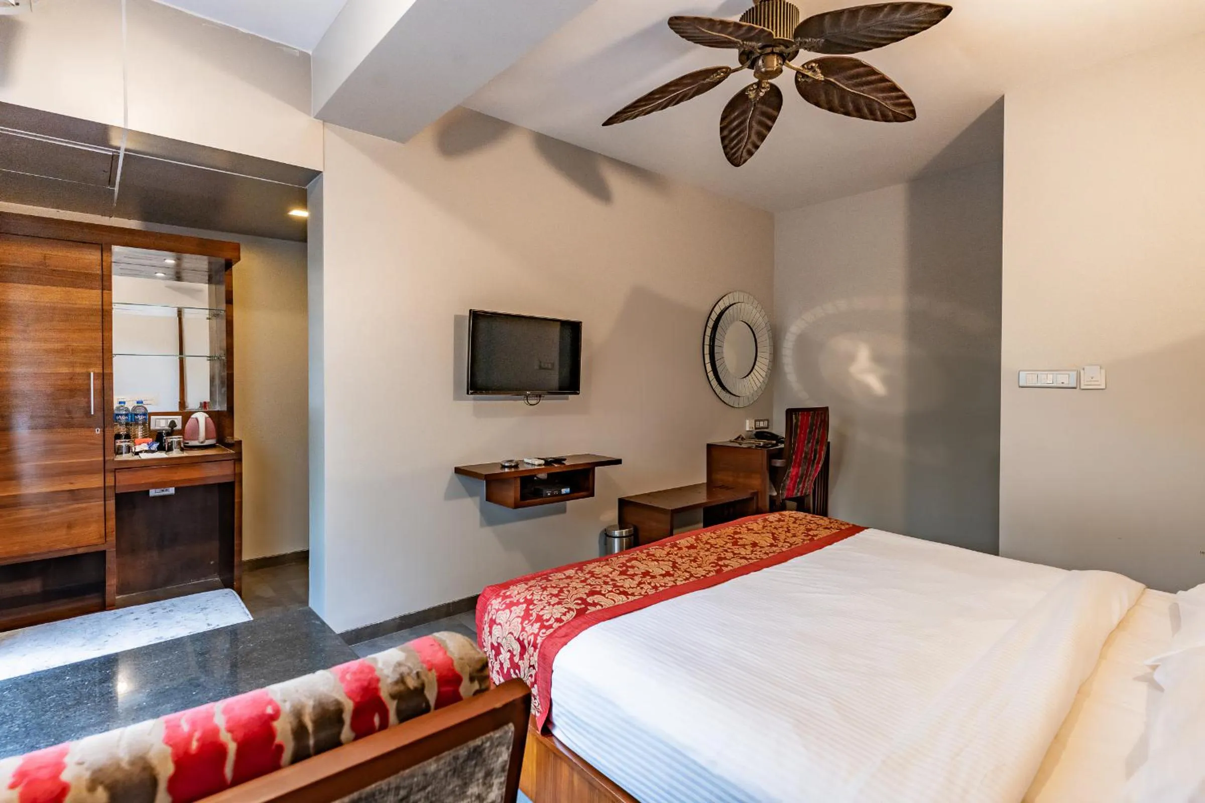 Photo of the whole room, Bed in Zense Candolim