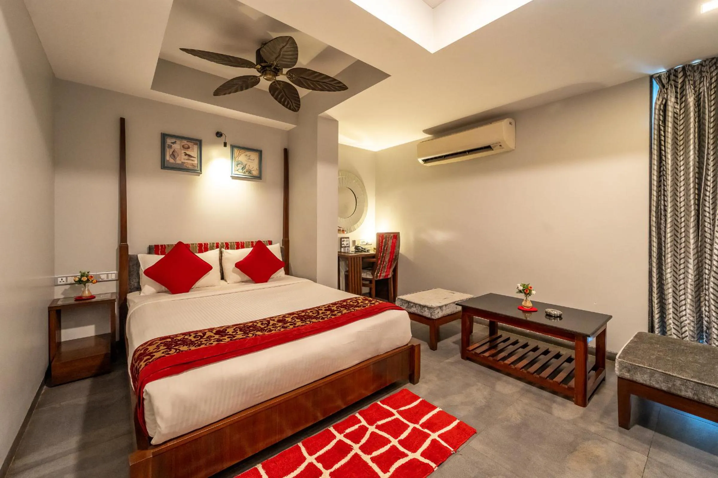 Photo of the whole room, Bed in Zense Candolim