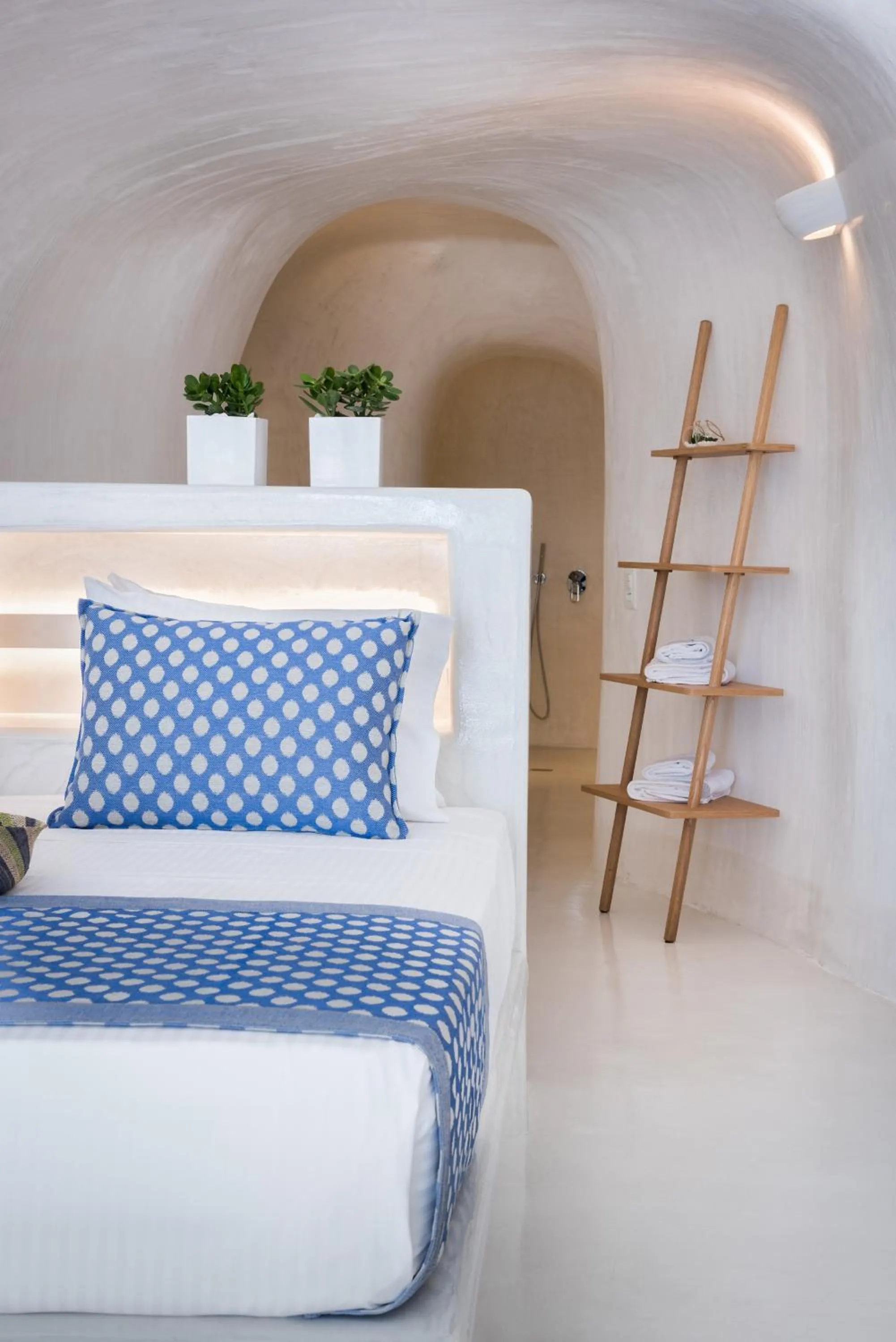 Bed in Maregio Suites