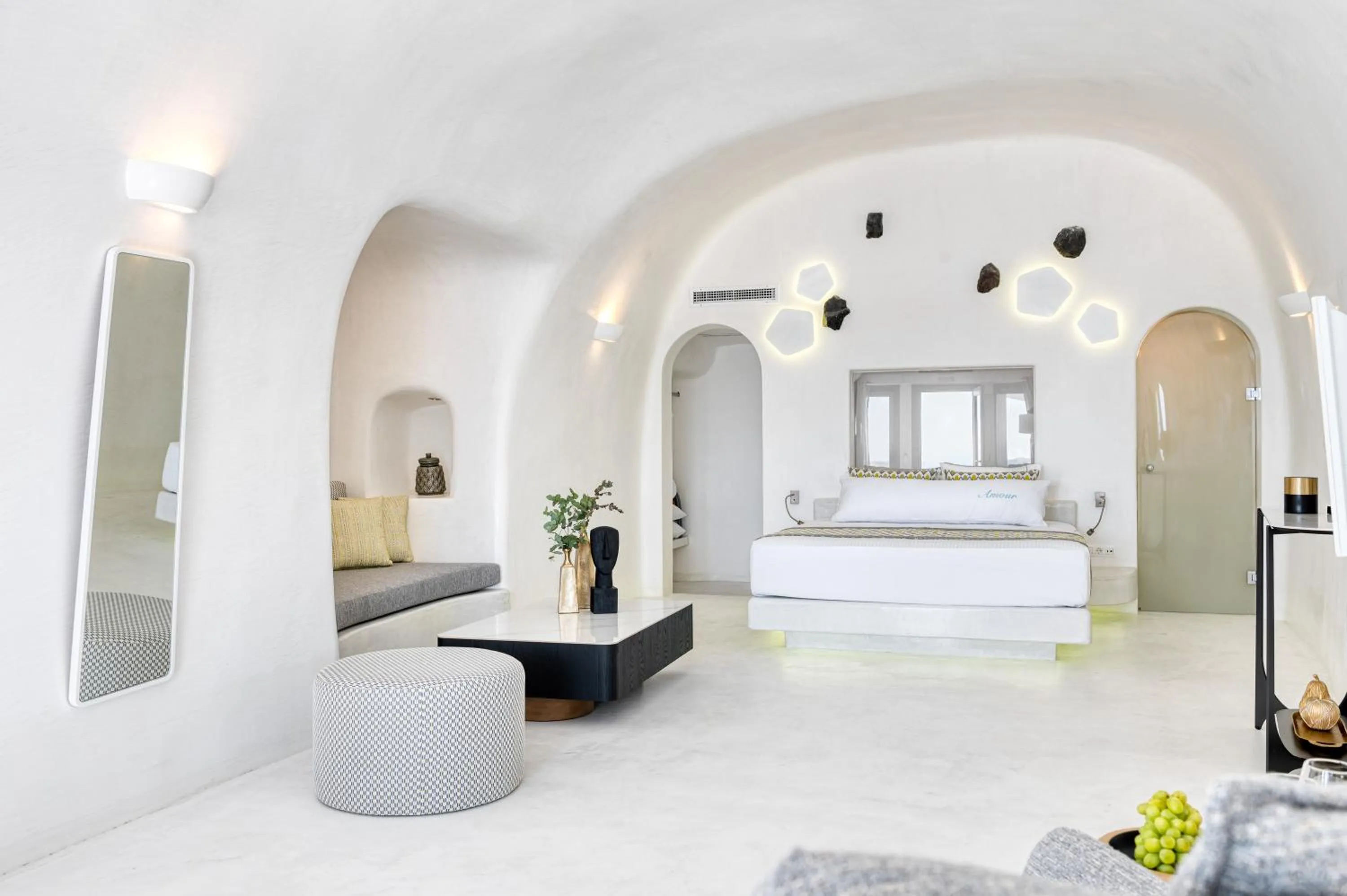 Bed in Maregio Suites