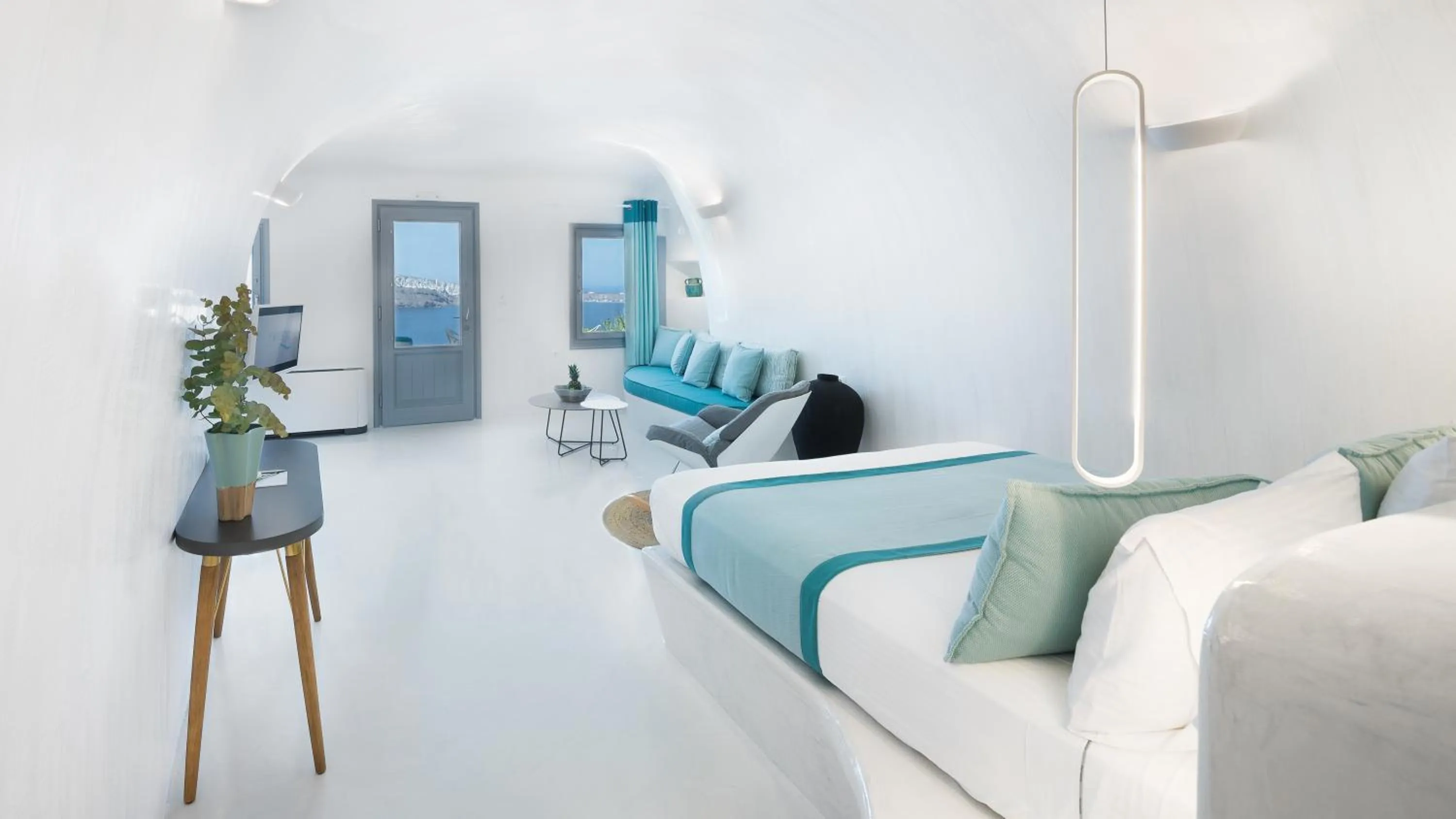 Bed in Maregio Suites