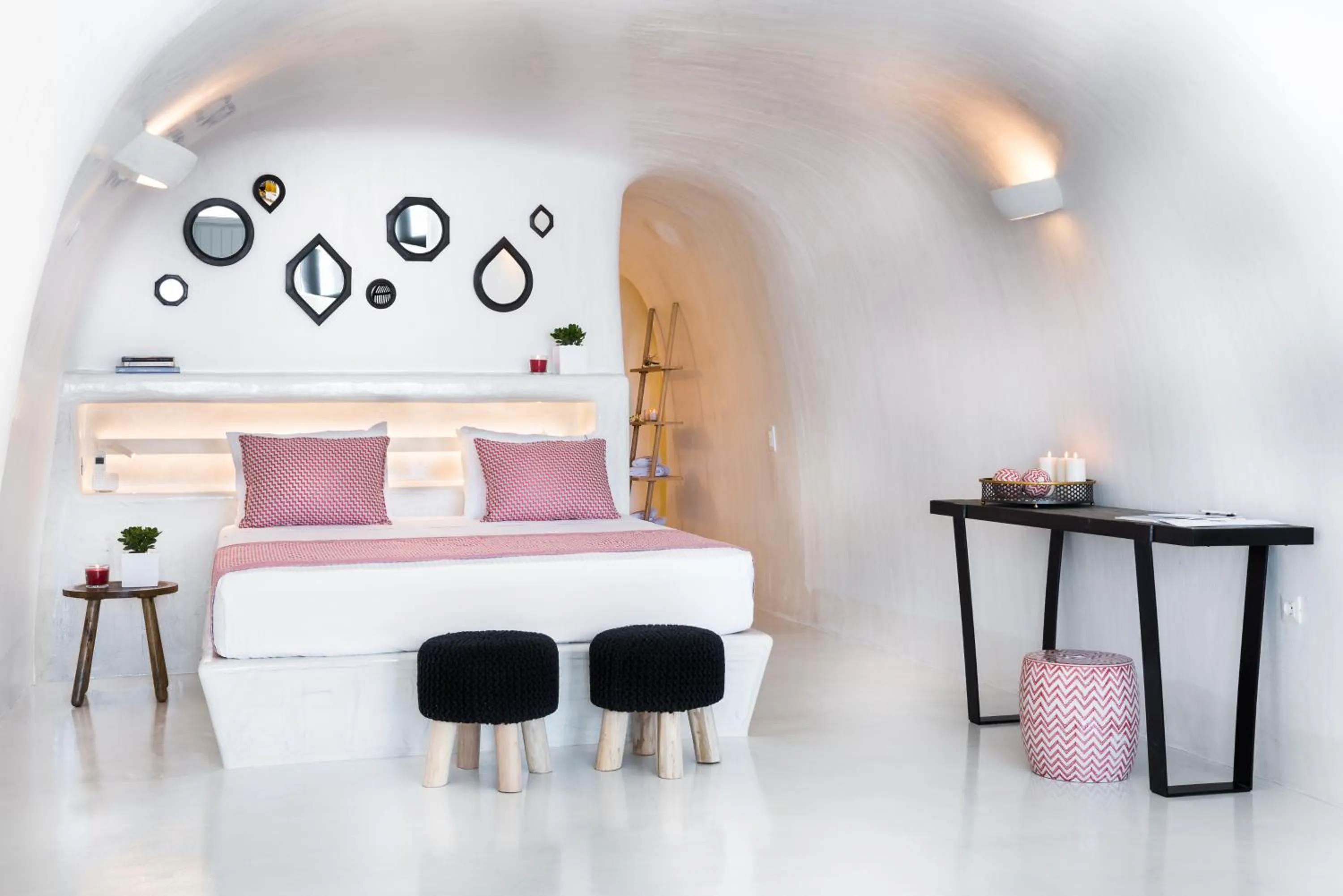 Bed in Maregio Suites