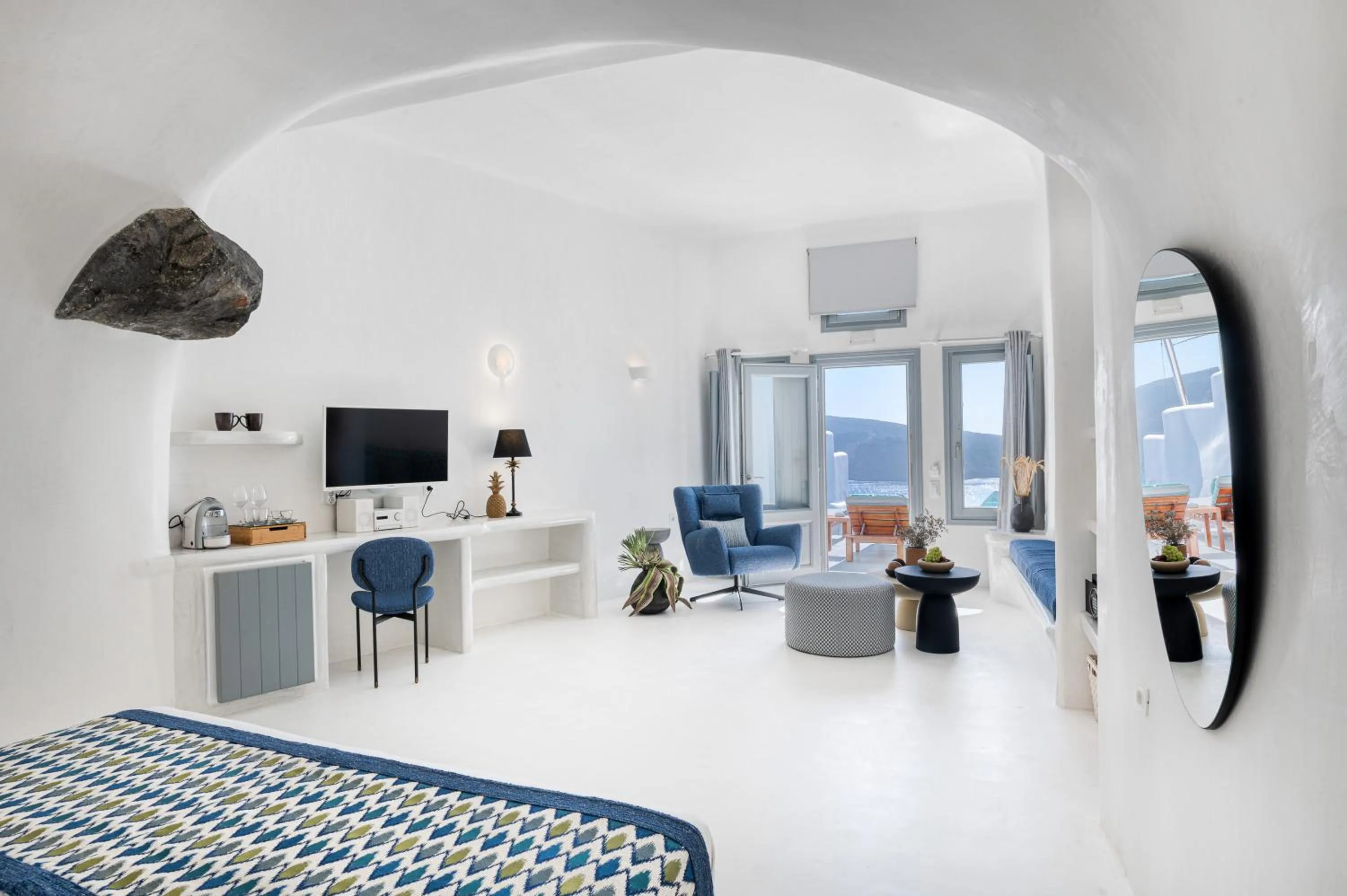 Bed in Maregio Suites