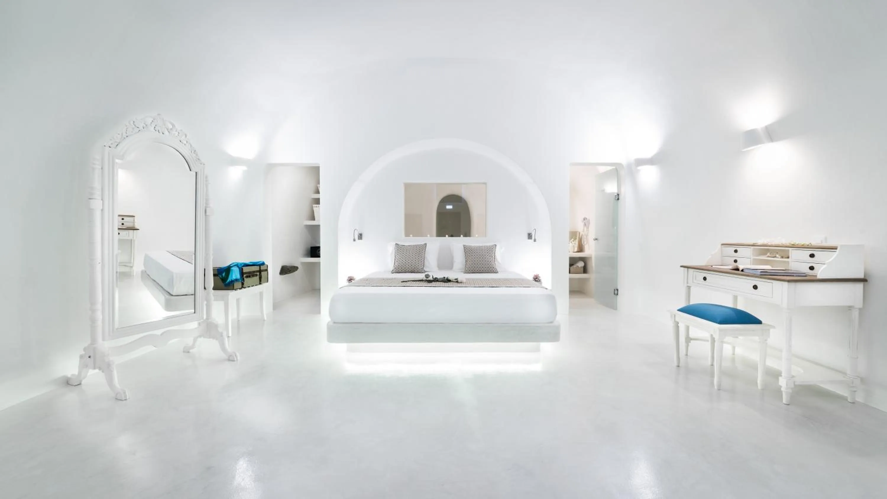 Bed in Maregio Suites