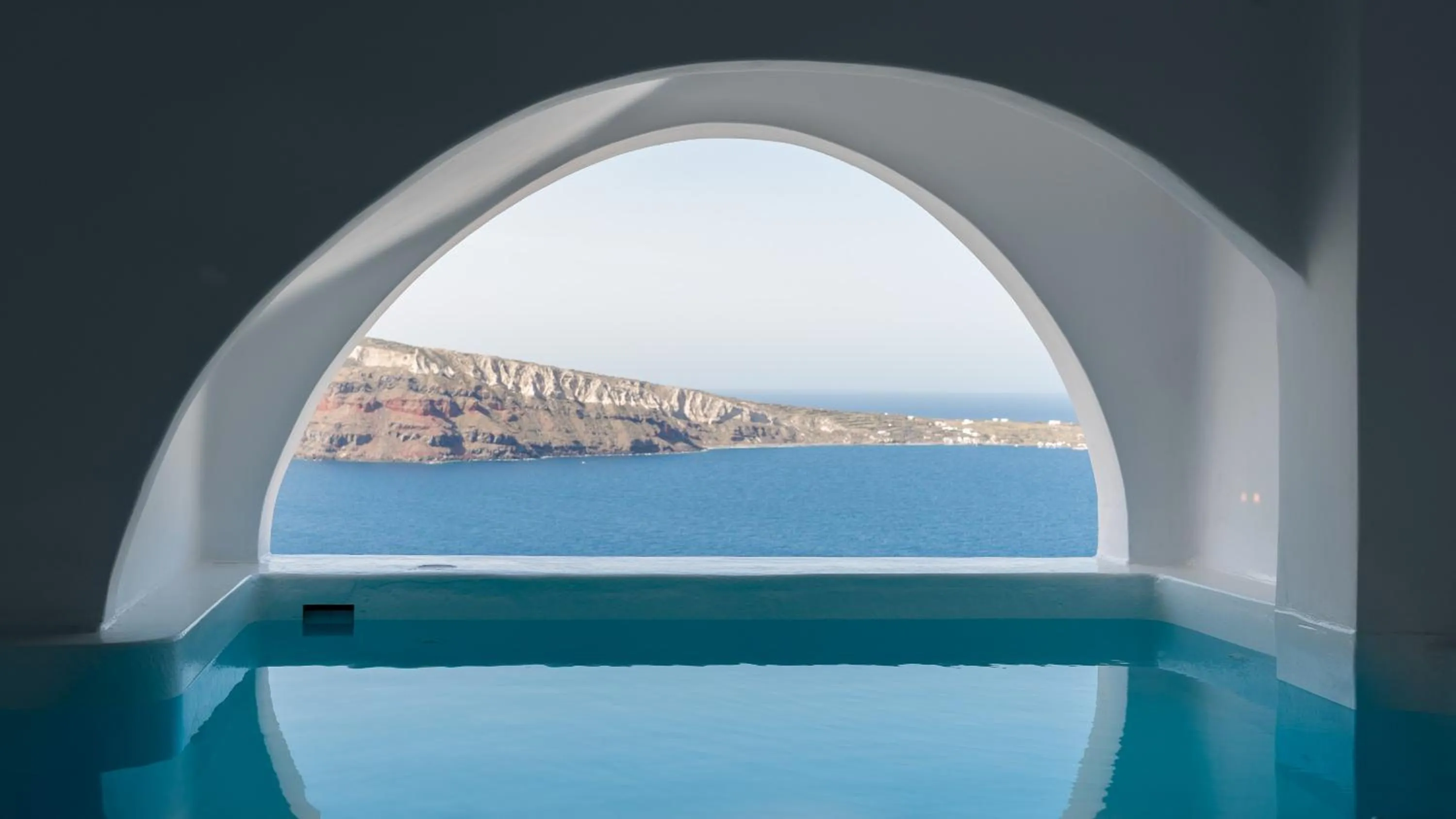 Swimming pool in Maregio Suites