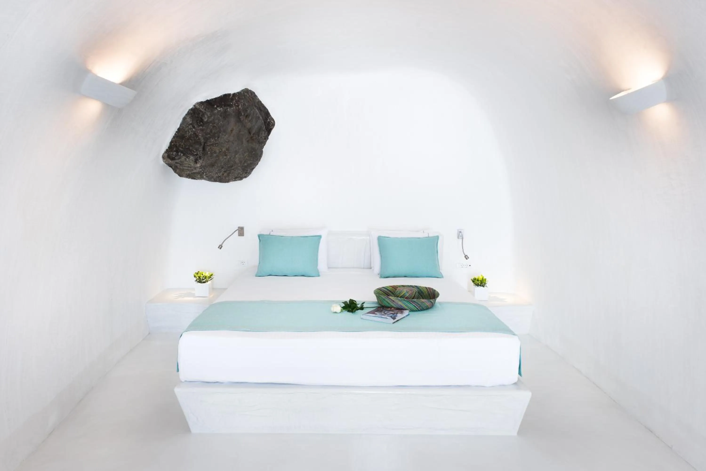 Bed in Maregio Suites