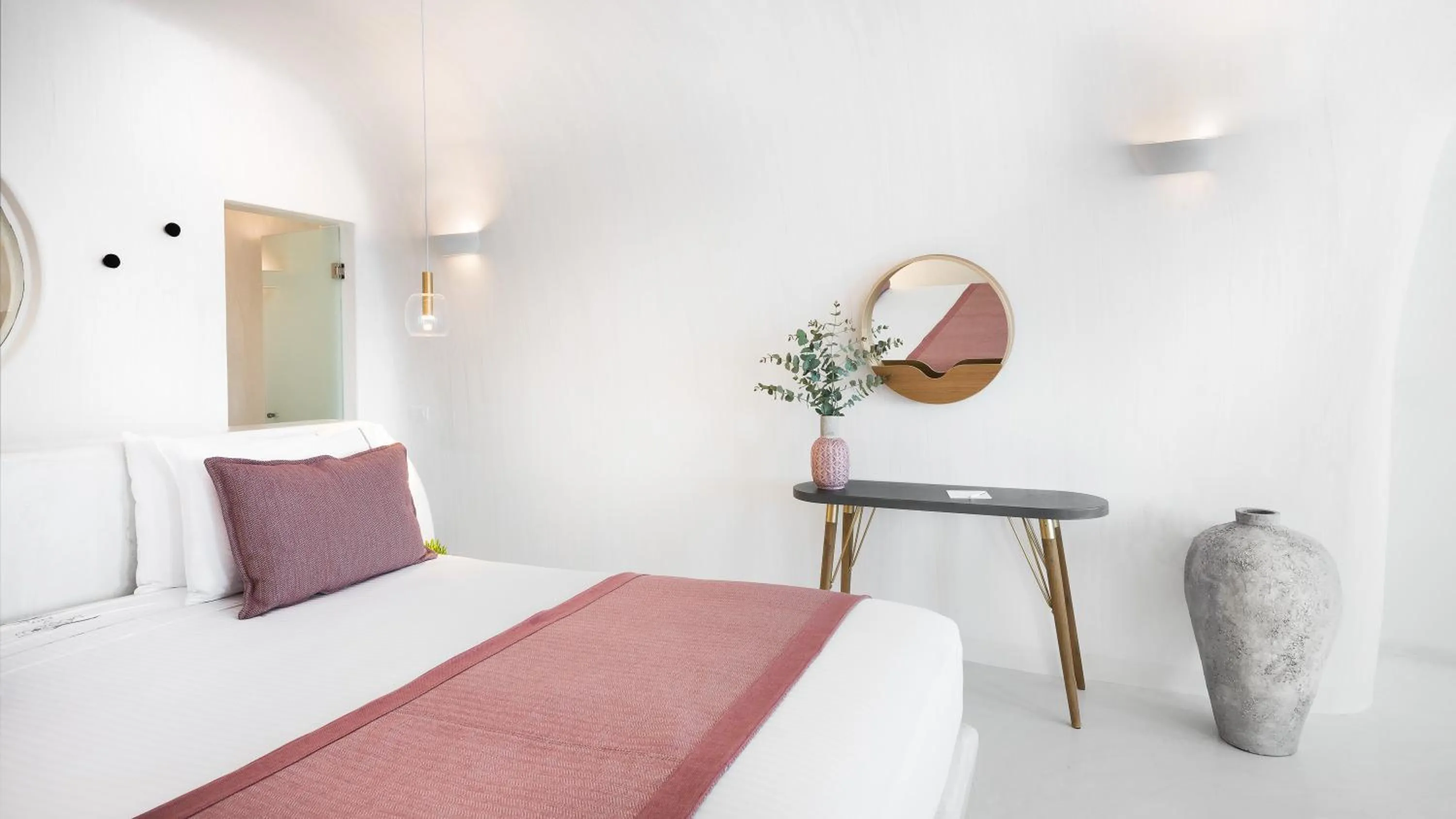 Bed in Maregio Suites