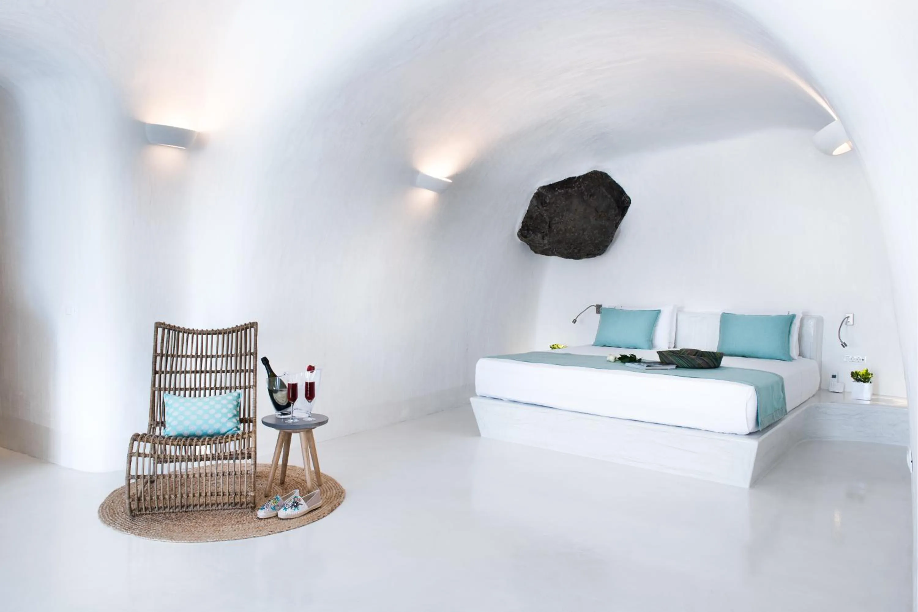 Bed in Maregio Suites