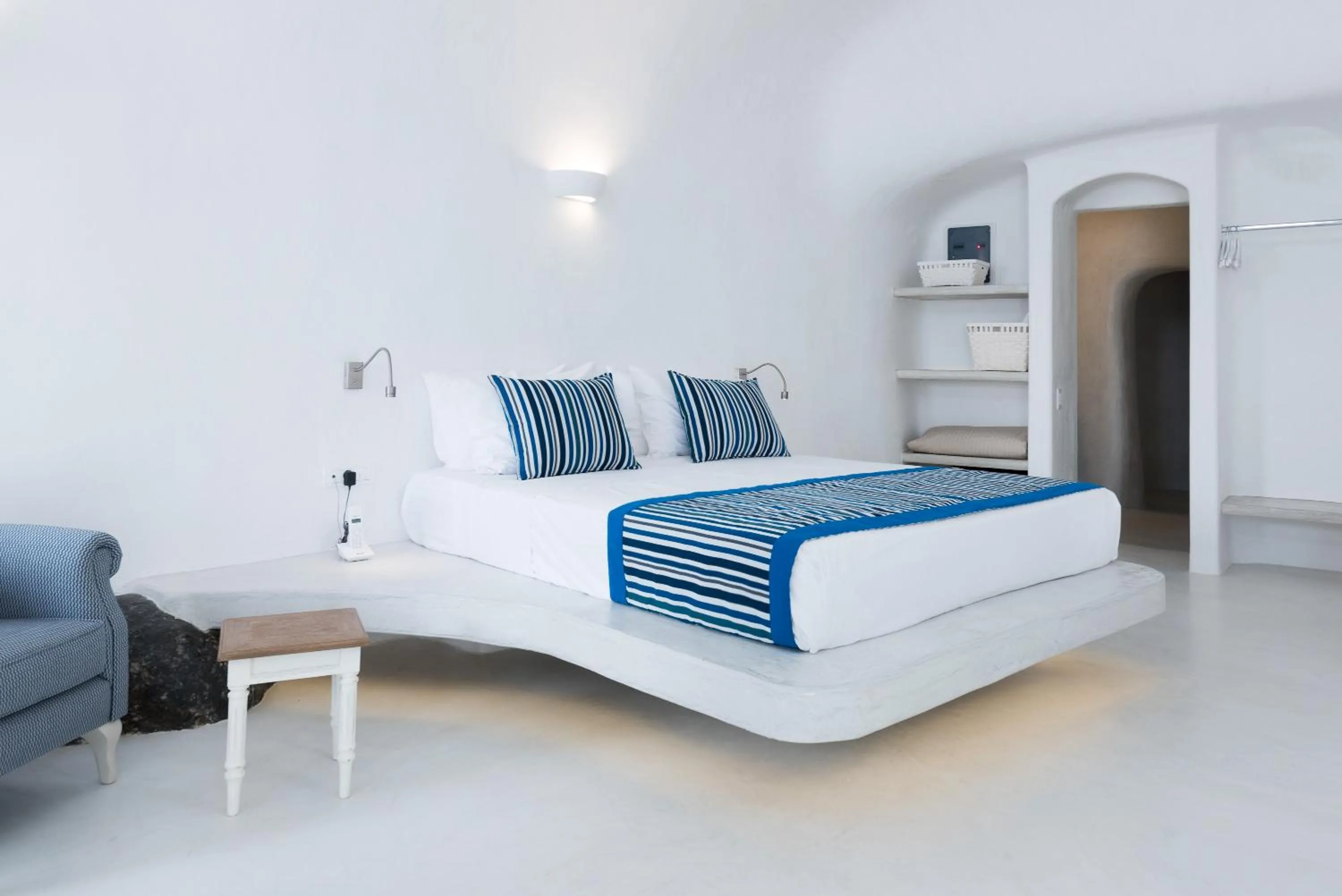 Bed in Maregio Suites