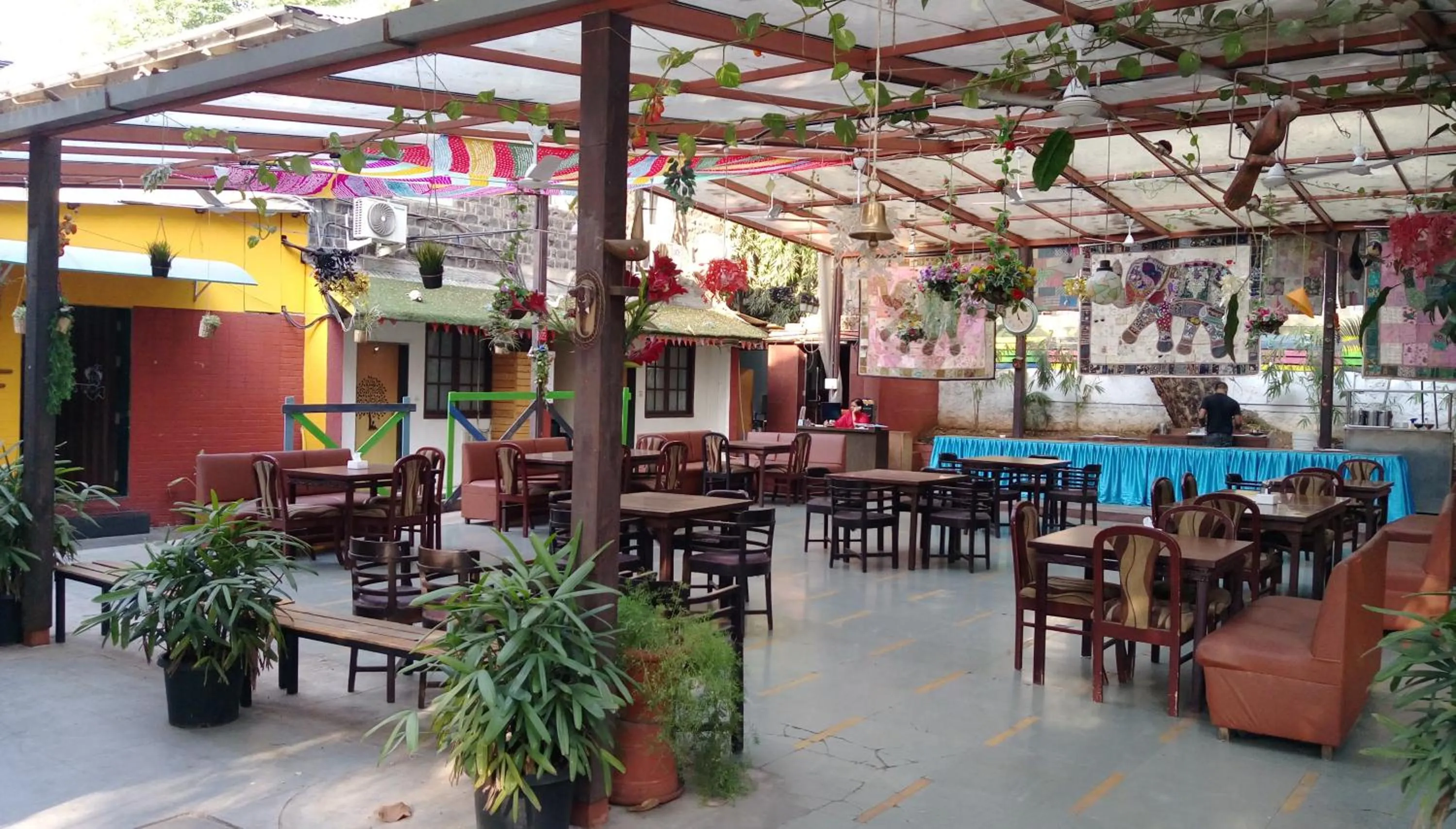 Restaurant/places to eat in Hotel Ritz