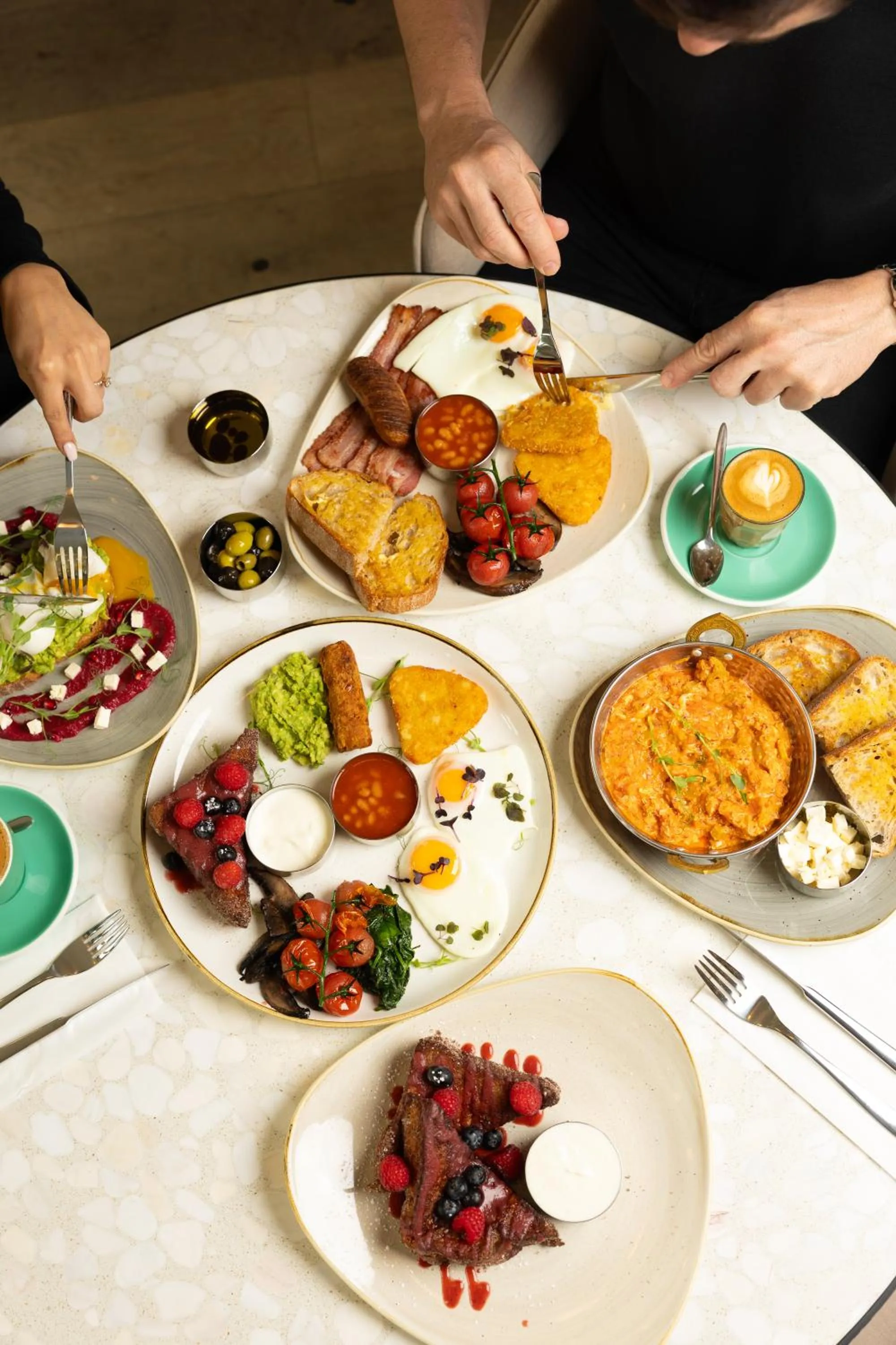 Restaurant/places to eat in The Lion & Key Hotel