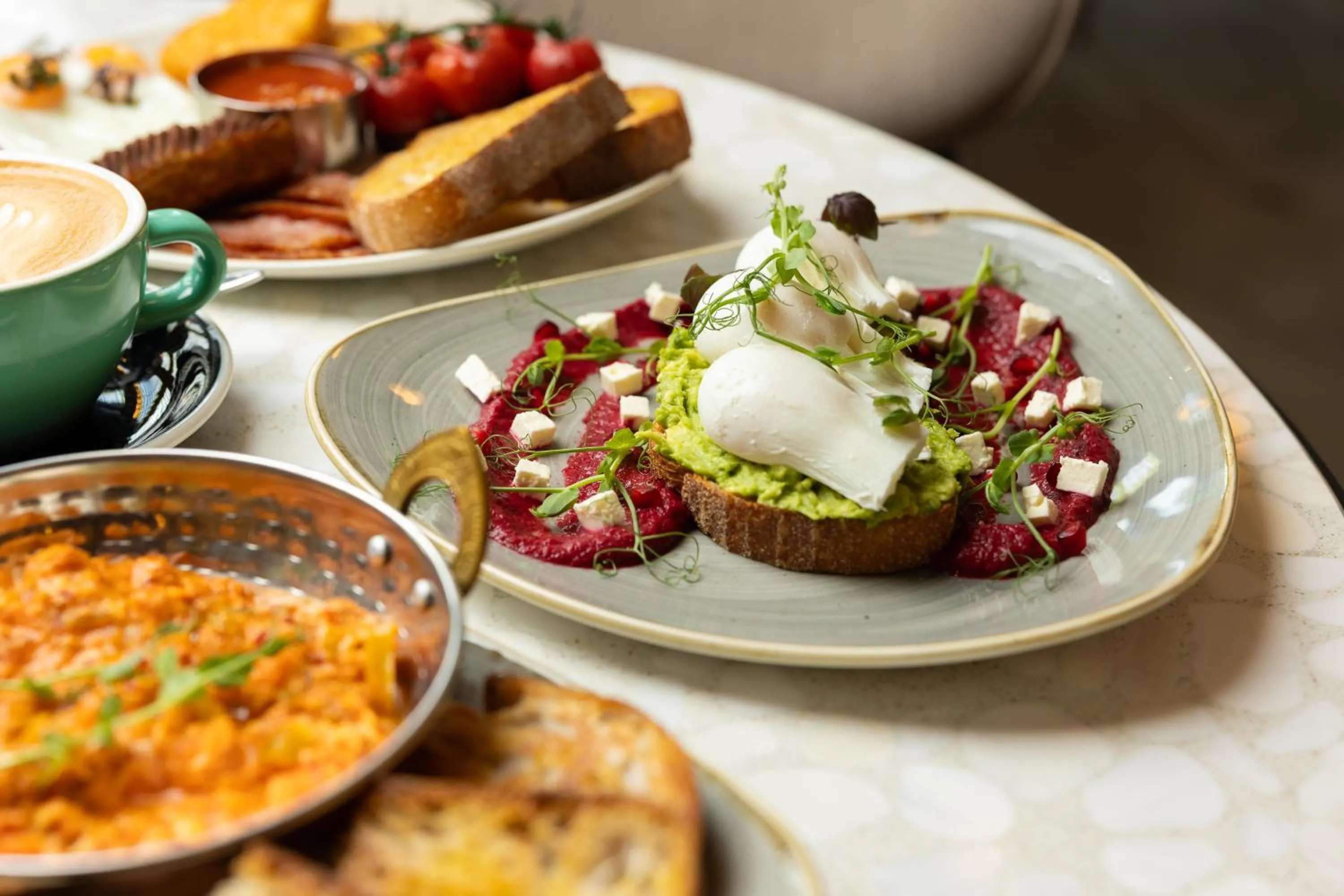 Restaurant/places to eat in The Lion & Key Hotel