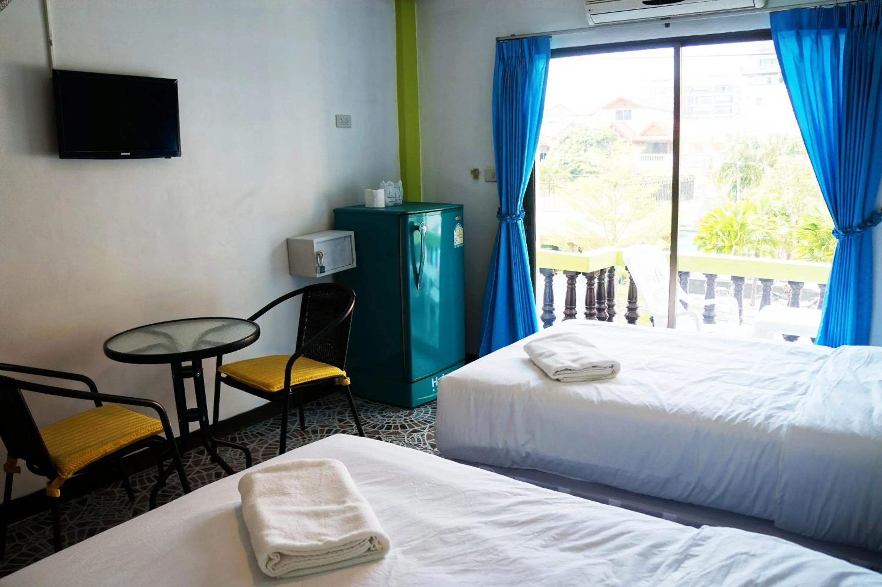 Photo of the whole room, Bed in Nong Guest House
