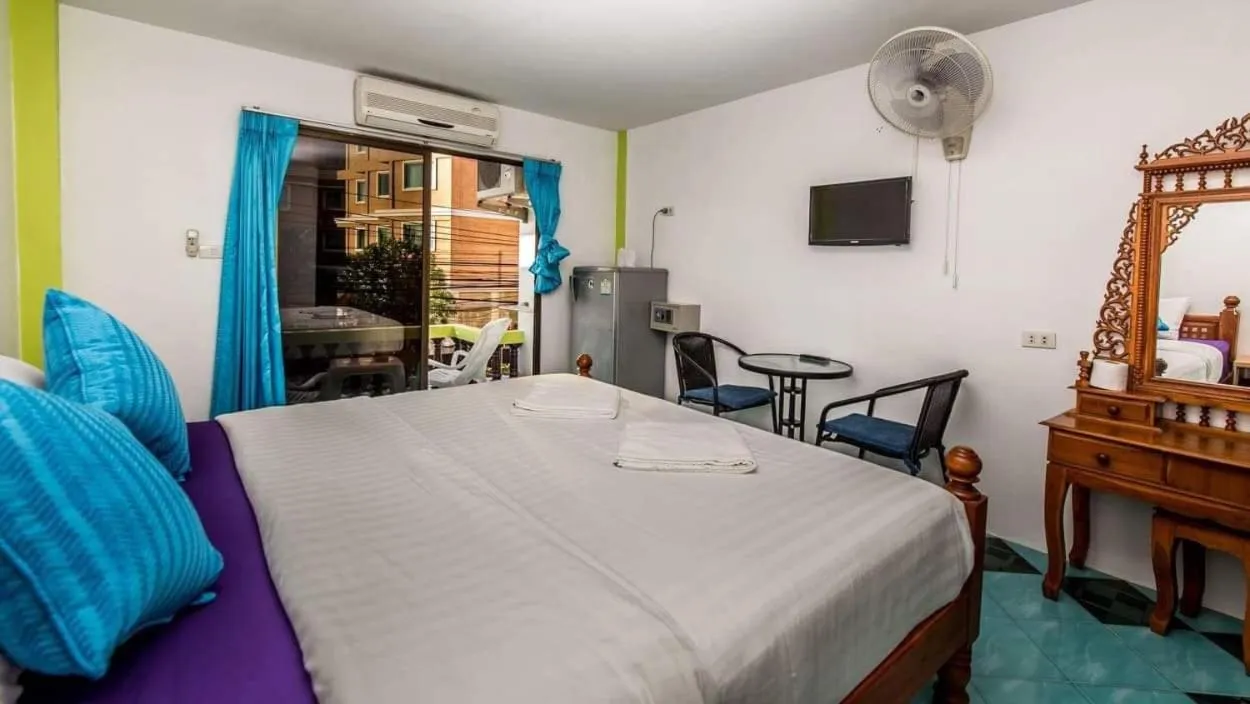 Photo of the whole room, Bed in Nong Guest House