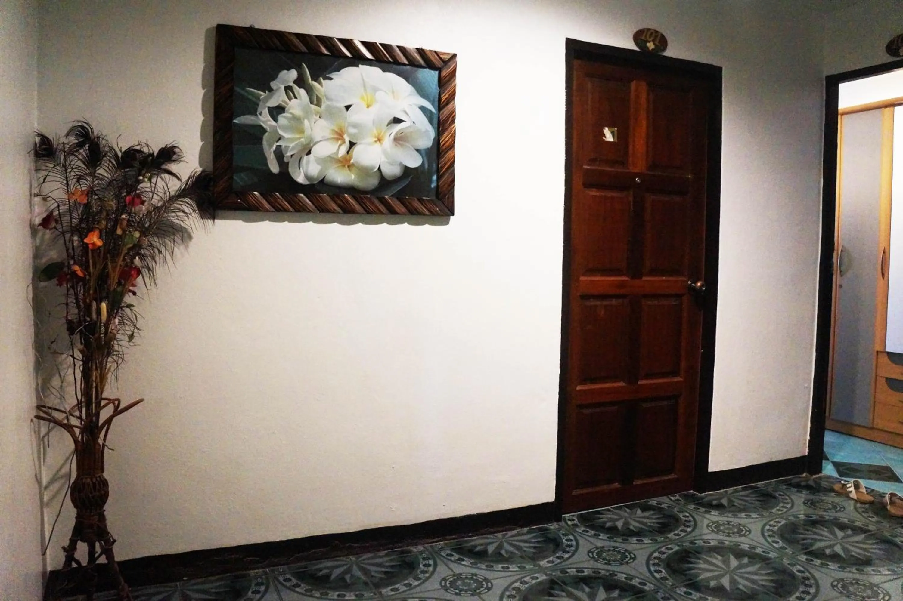 Communal lounge/ TV room in Nong Guest House