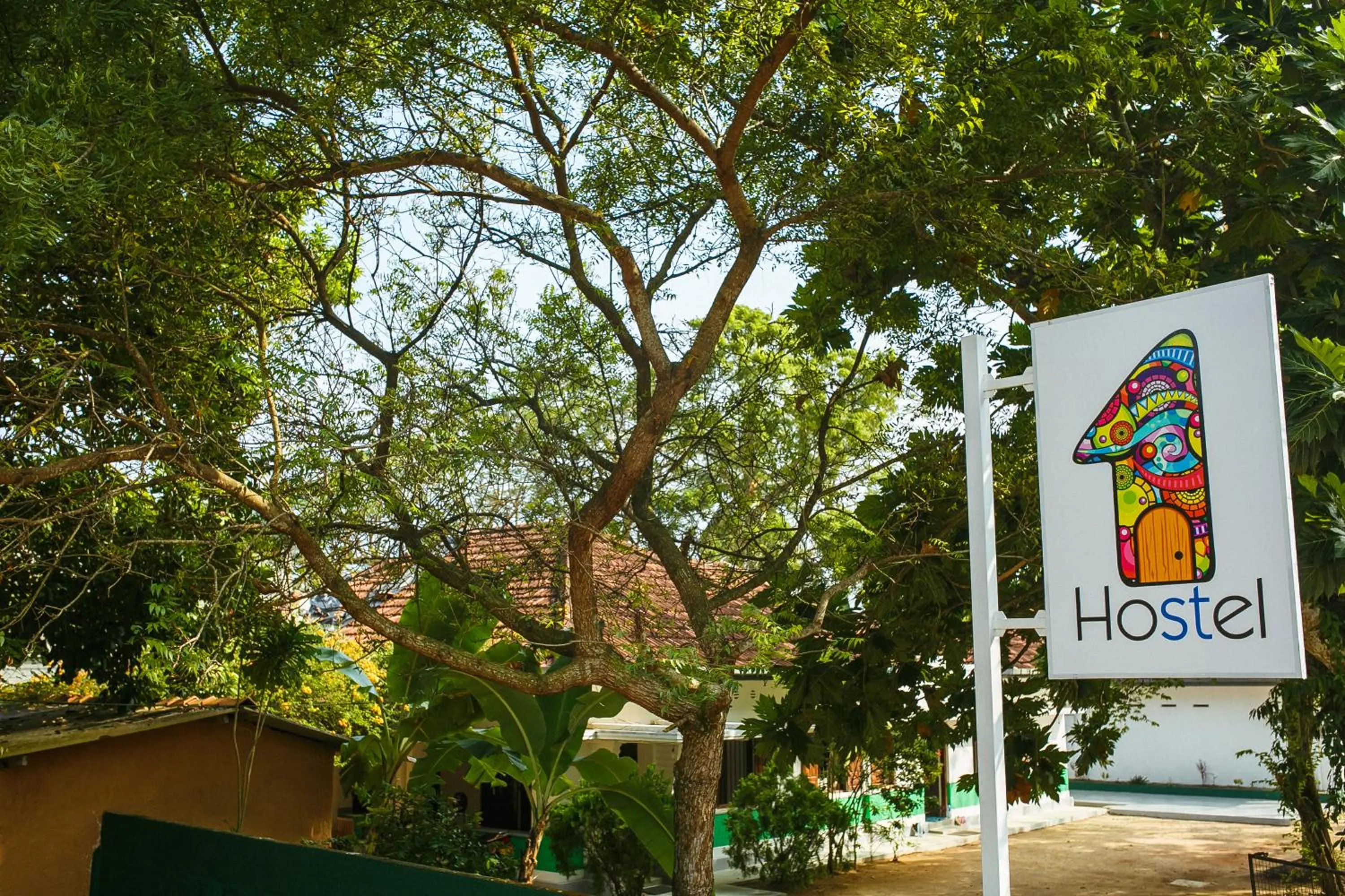 Facade/entrance in Hostel First Mirissa