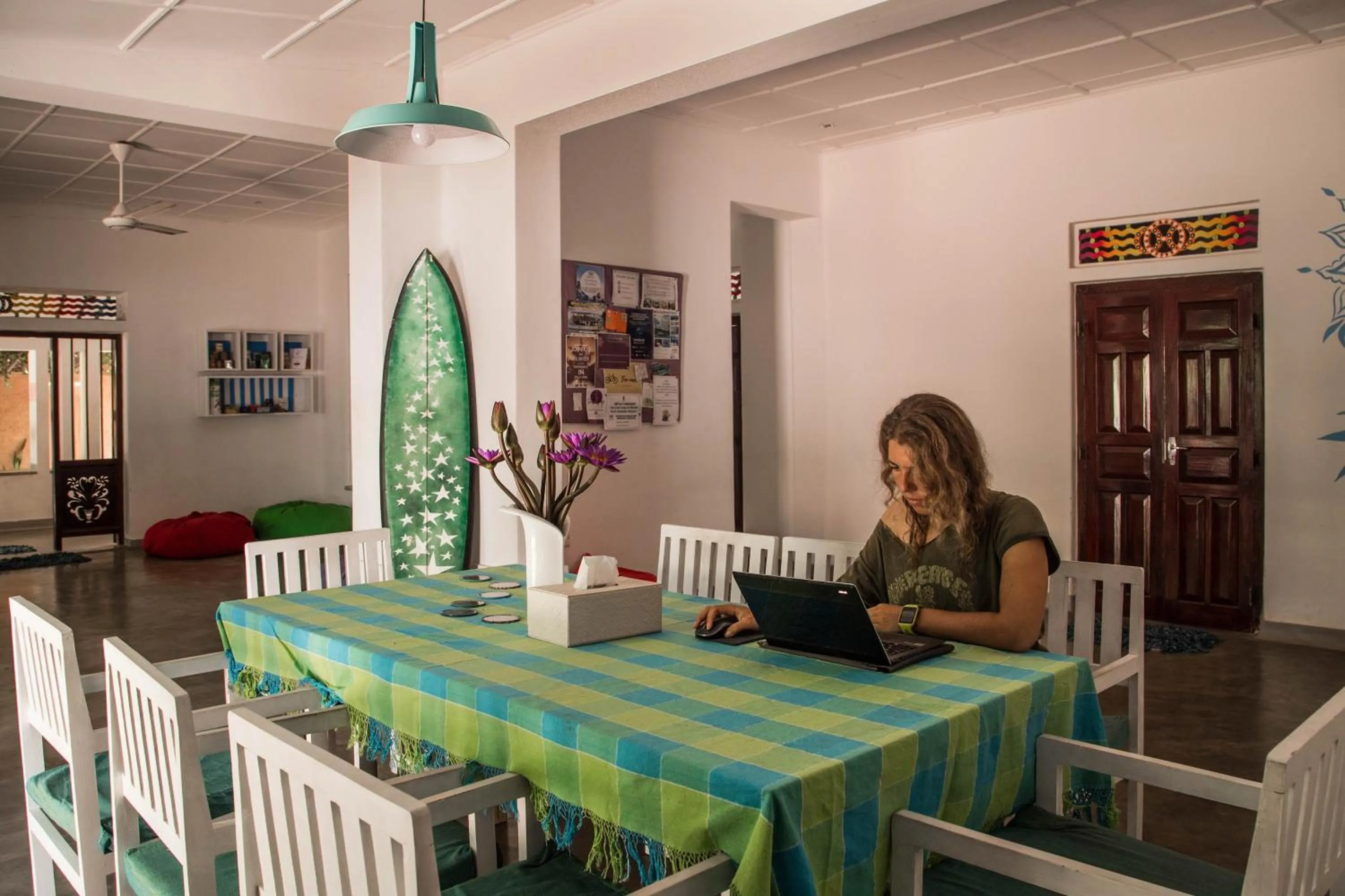 Communal lounge/ TV room in Hostel First Mirissa