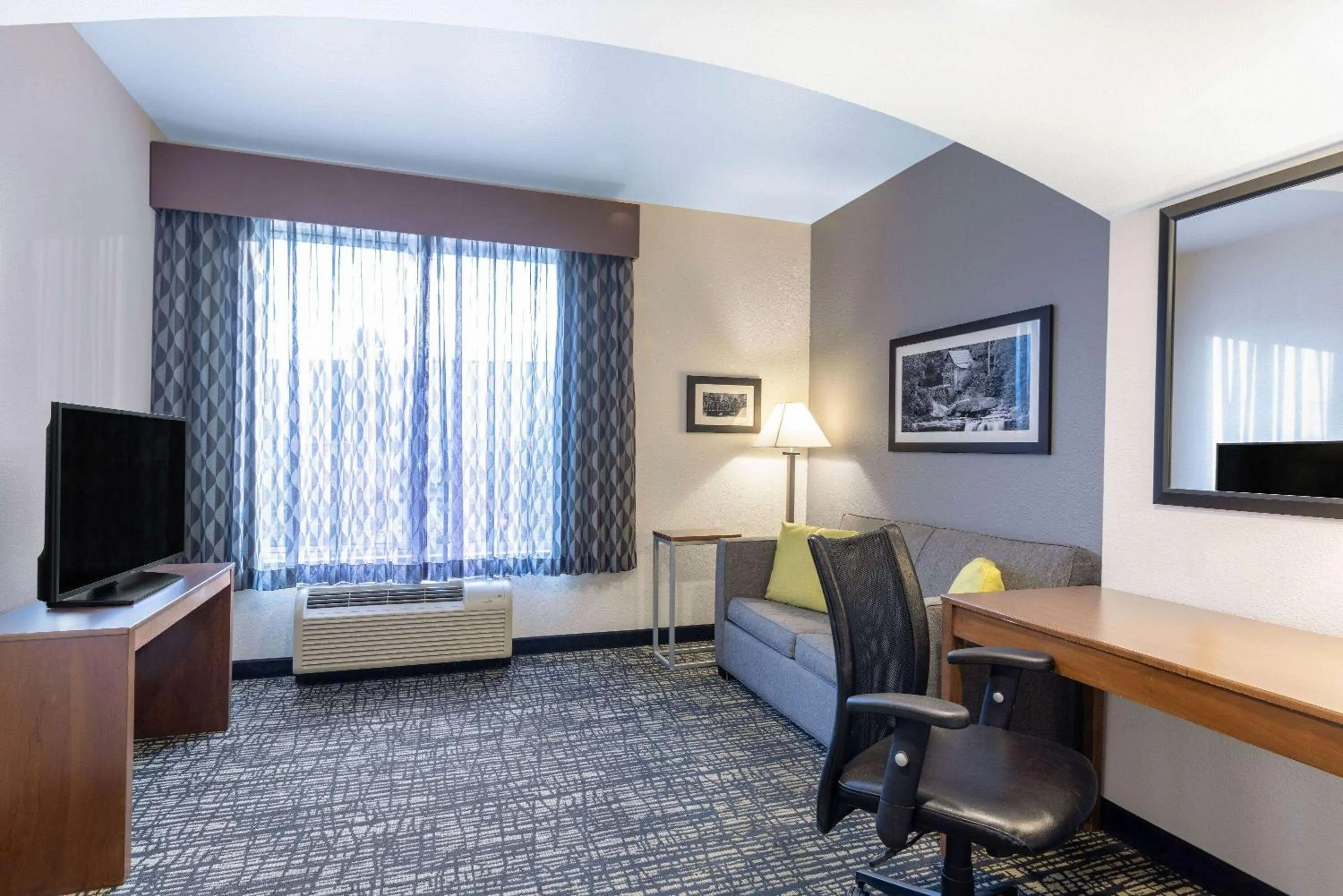 Photo of the whole room in La Quinta by Wyndham Morgantown