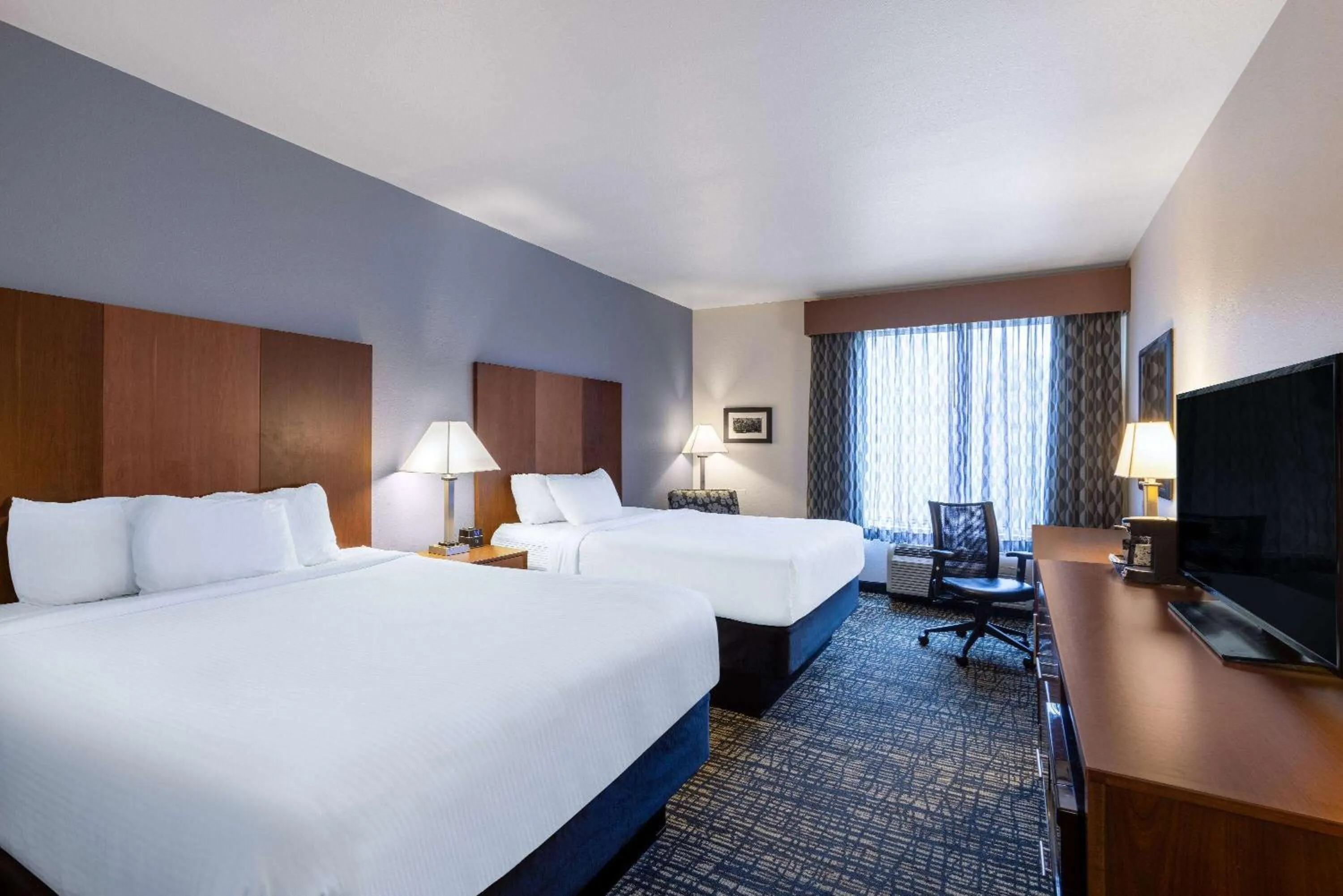 Photo of the whole room, Bed in La Quinta by Wyndham Morgantown