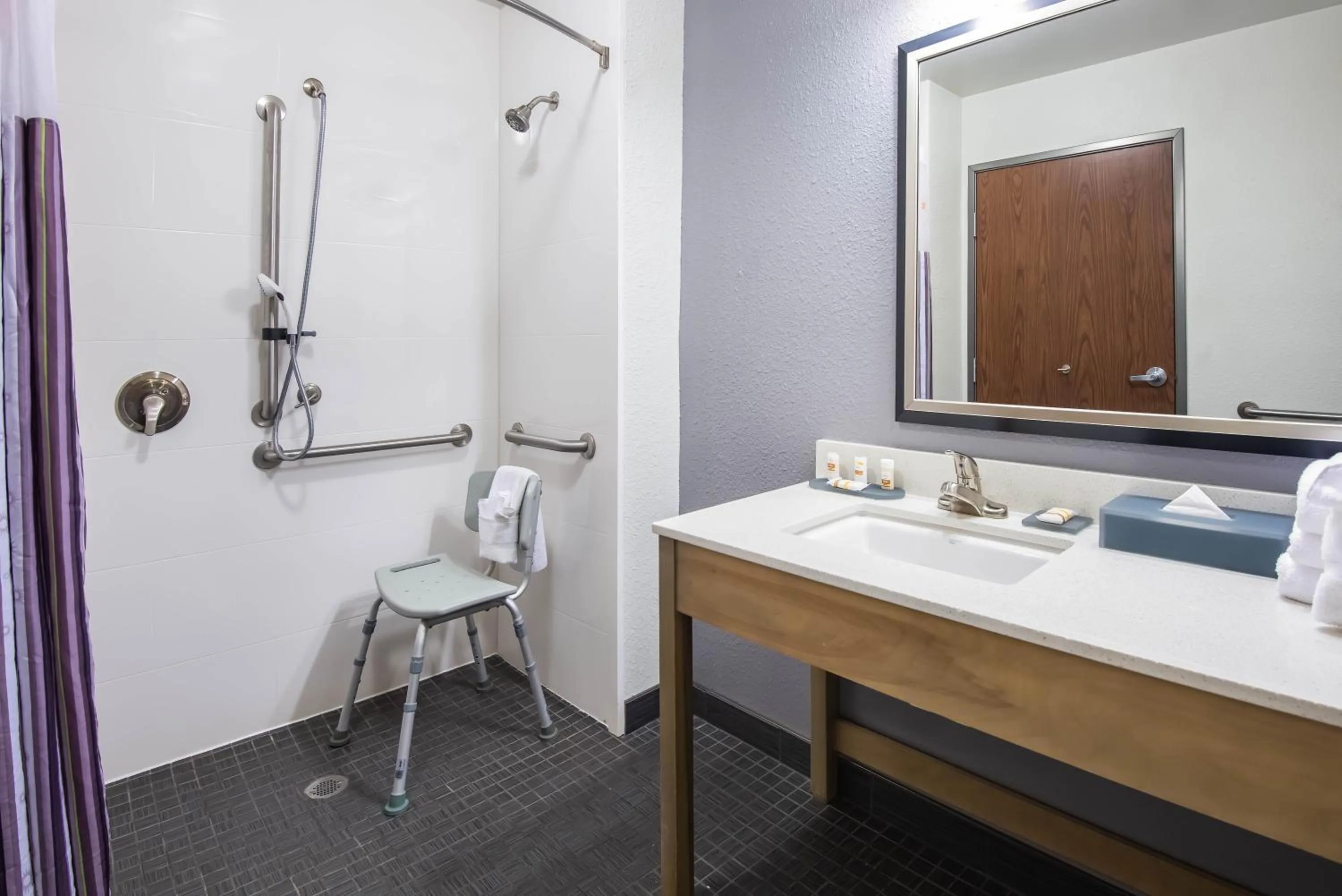 Bathroom, Bed in La Quinta by Wyndham Morgantown