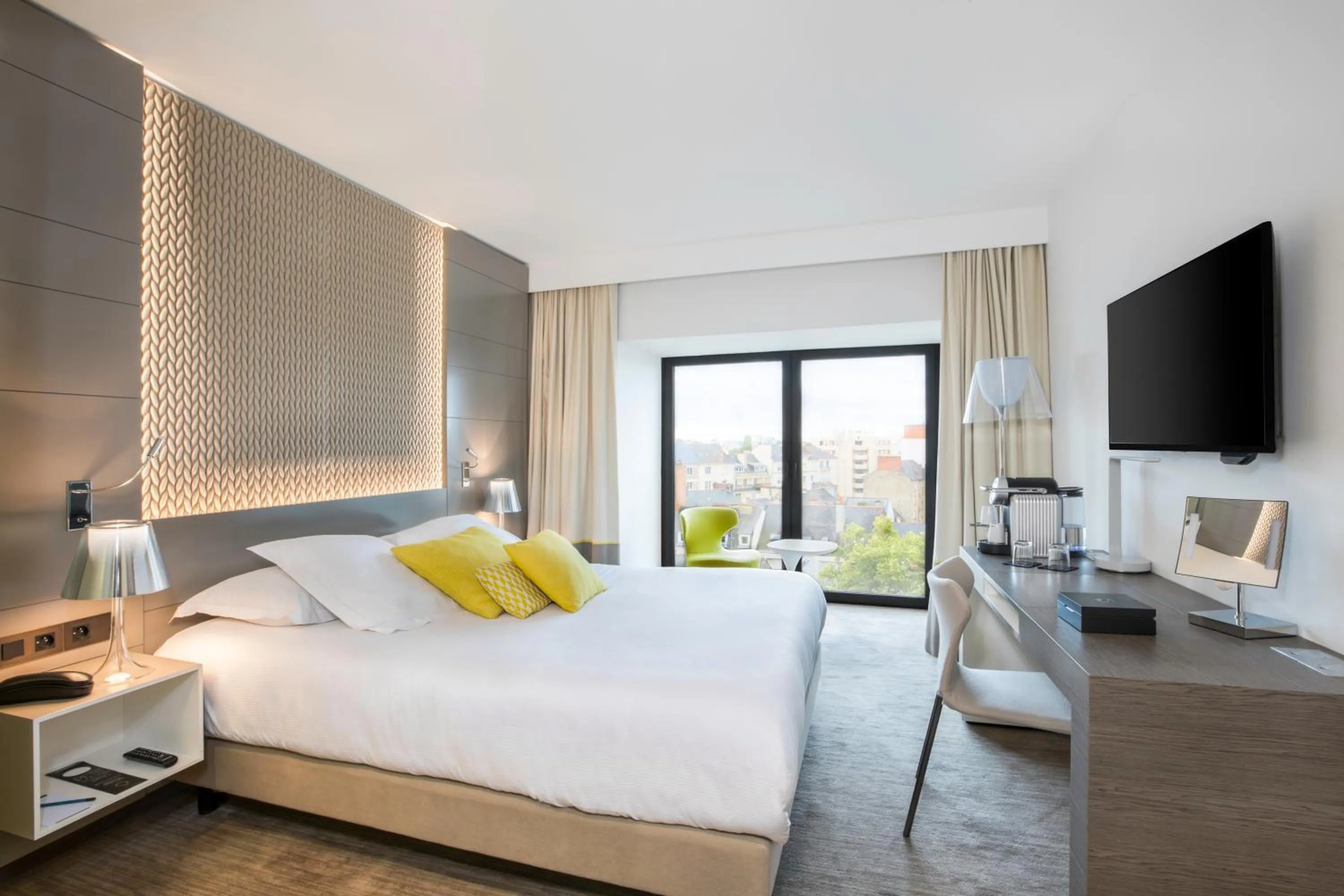 Property building, Bed in BW Premier Collection Le Saint Antoine Hotel et Spa