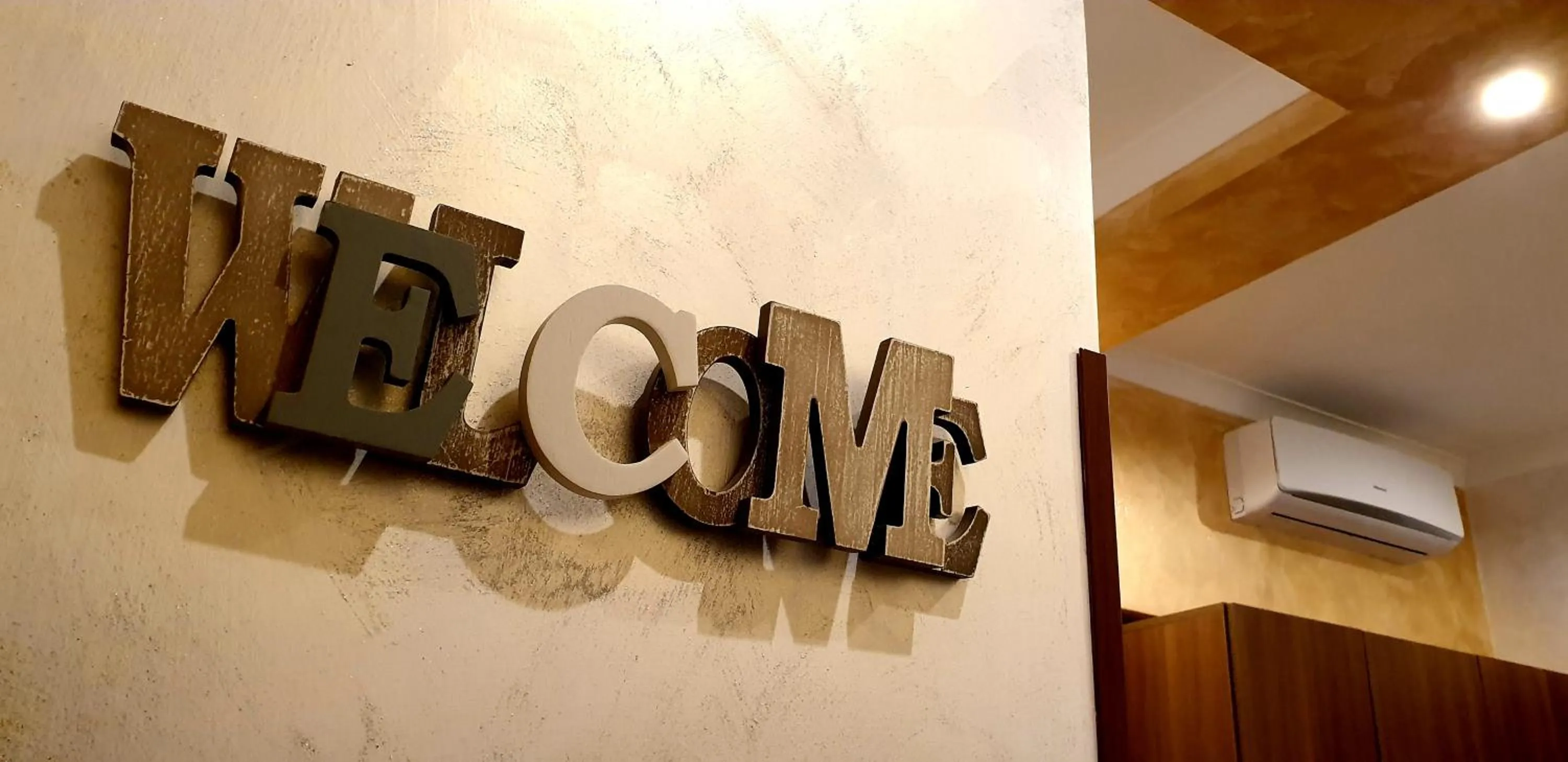 Decorative detail in Jadore Monic