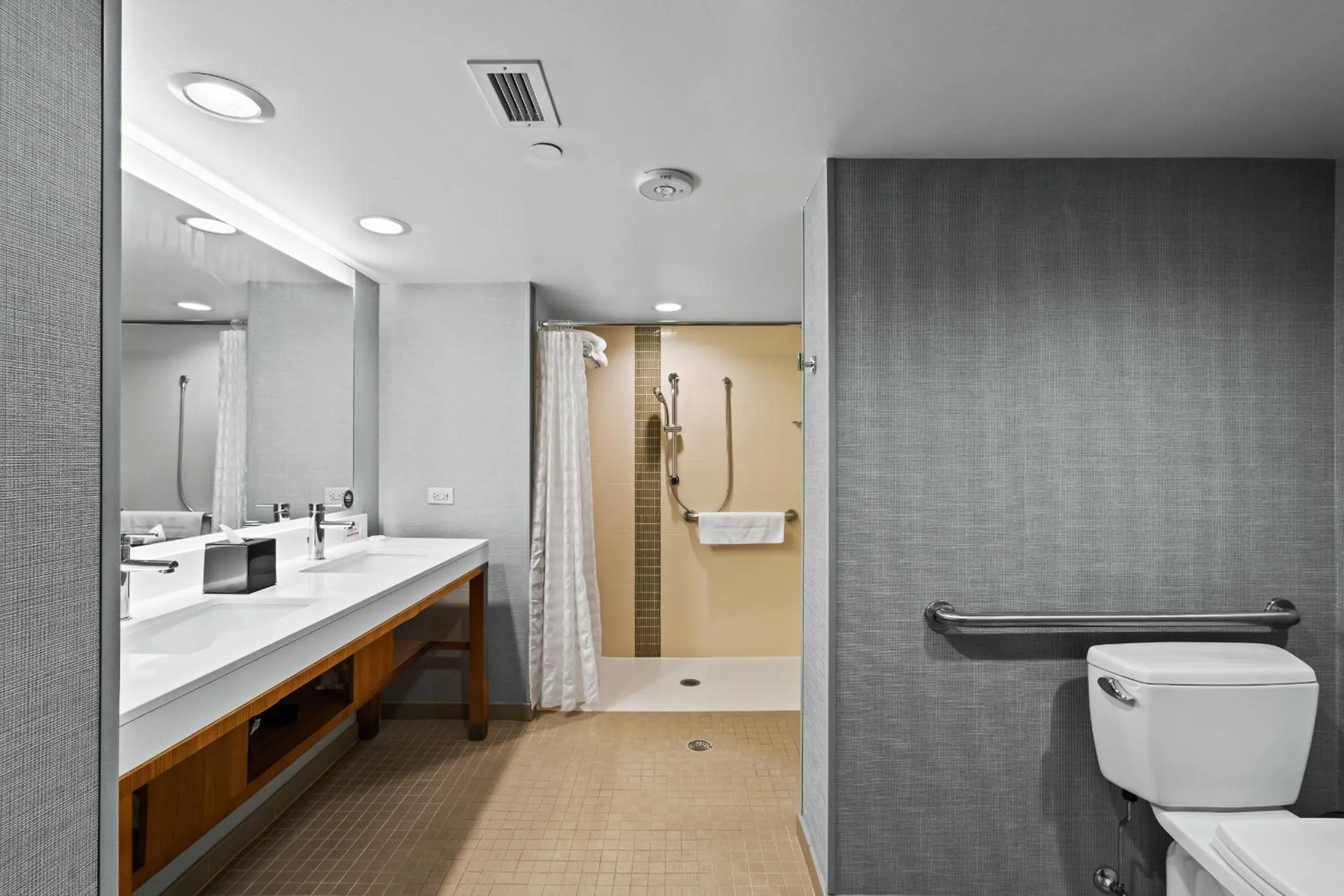 Toilet in Hyatt Place Chicago O'Hare Airport