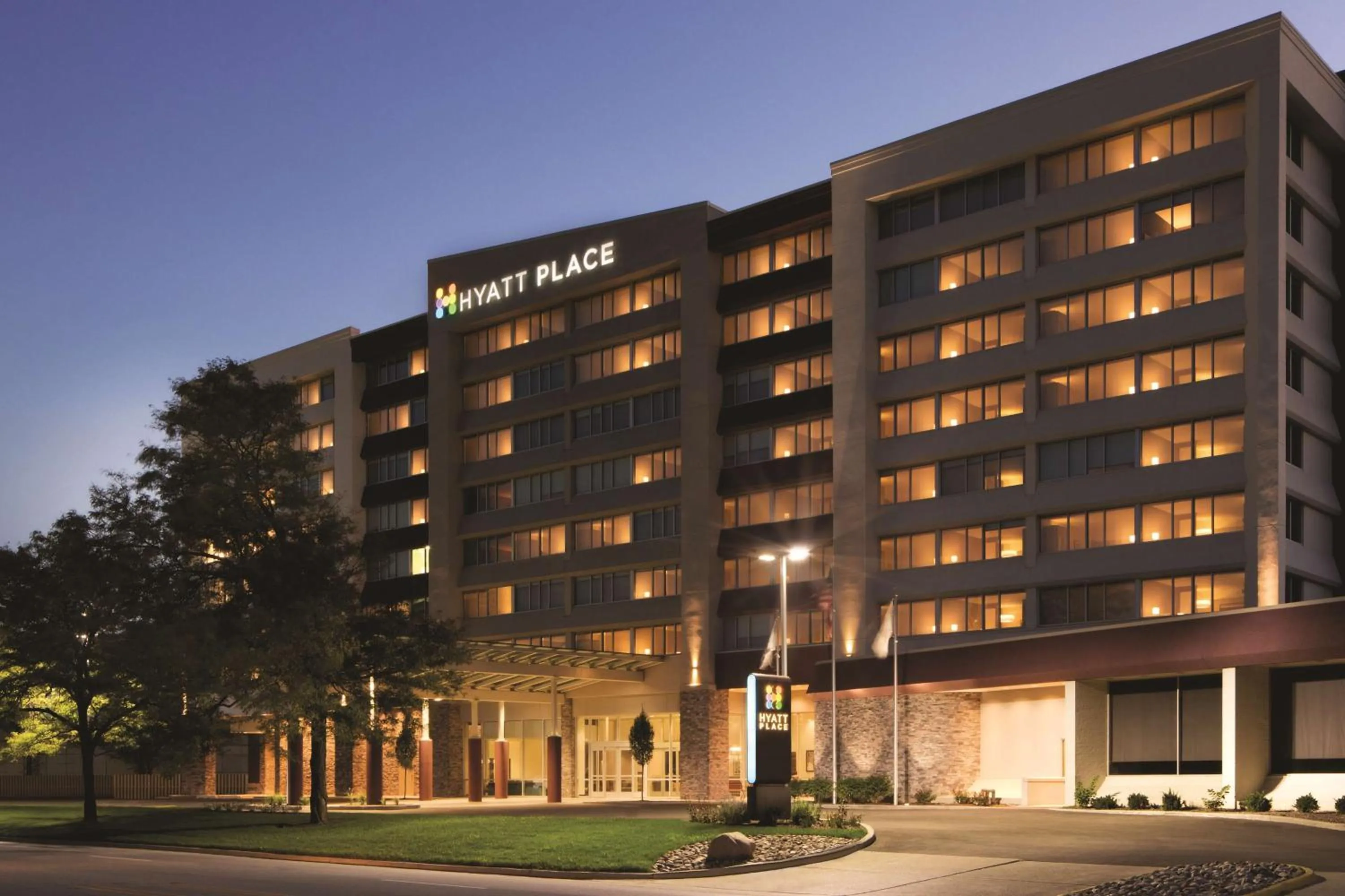 Property building in Hyatt Place Chicago O'Hare Airport