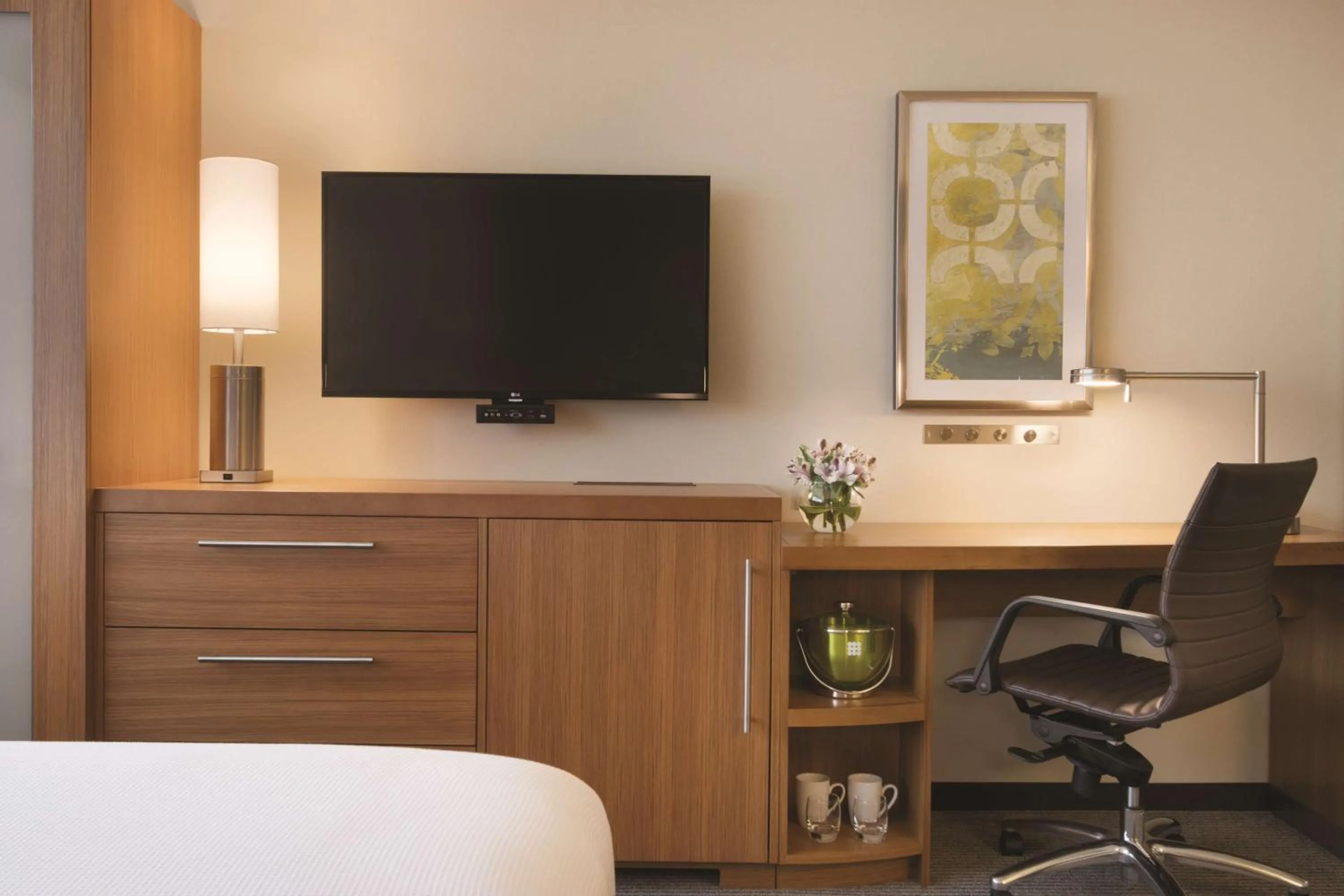 Bedroom in Hyatt Place Chicago O'Hare Airport