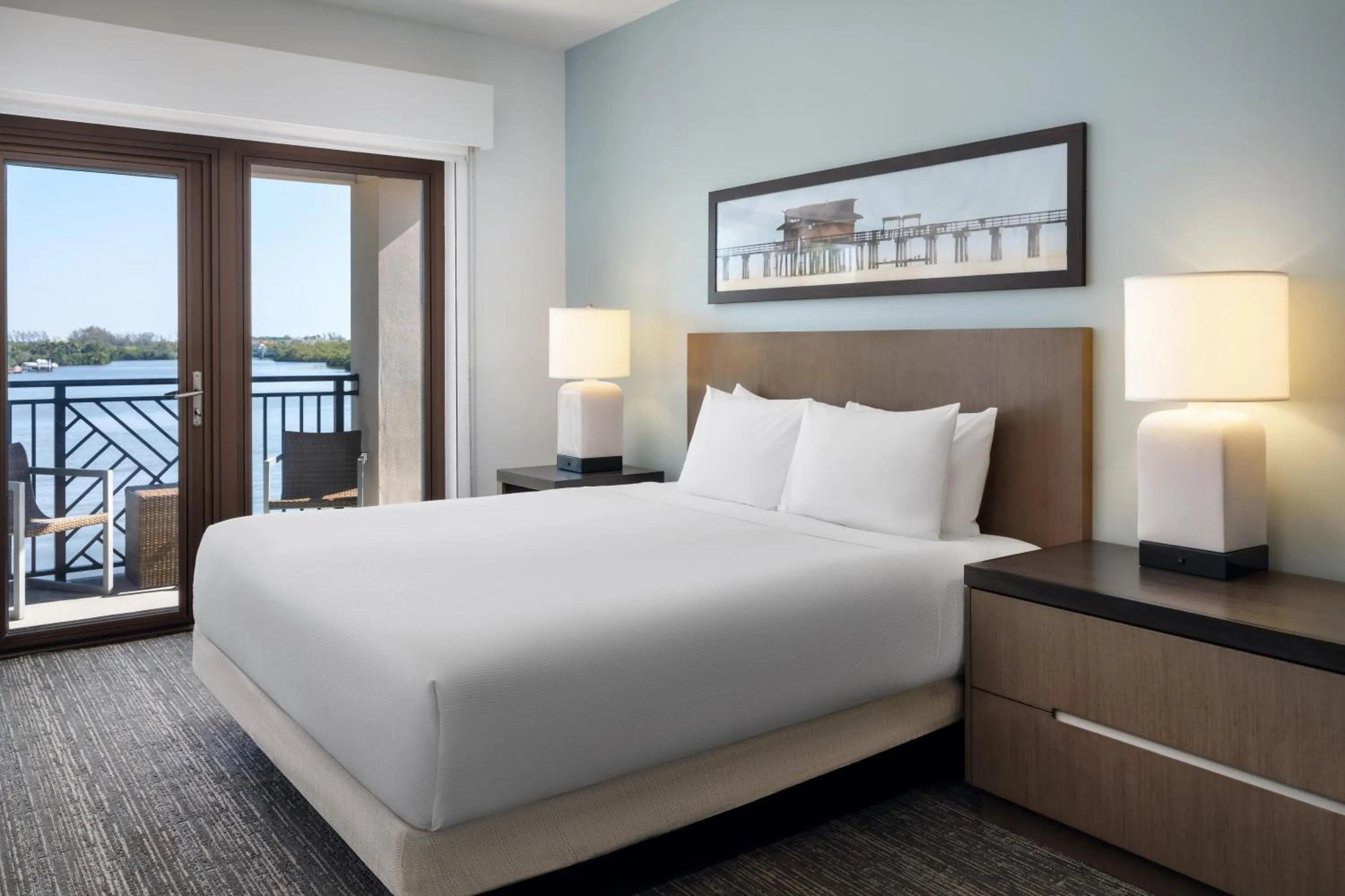 Photo of the whole room, Bed in Hyatt House Naples 5th Avenue