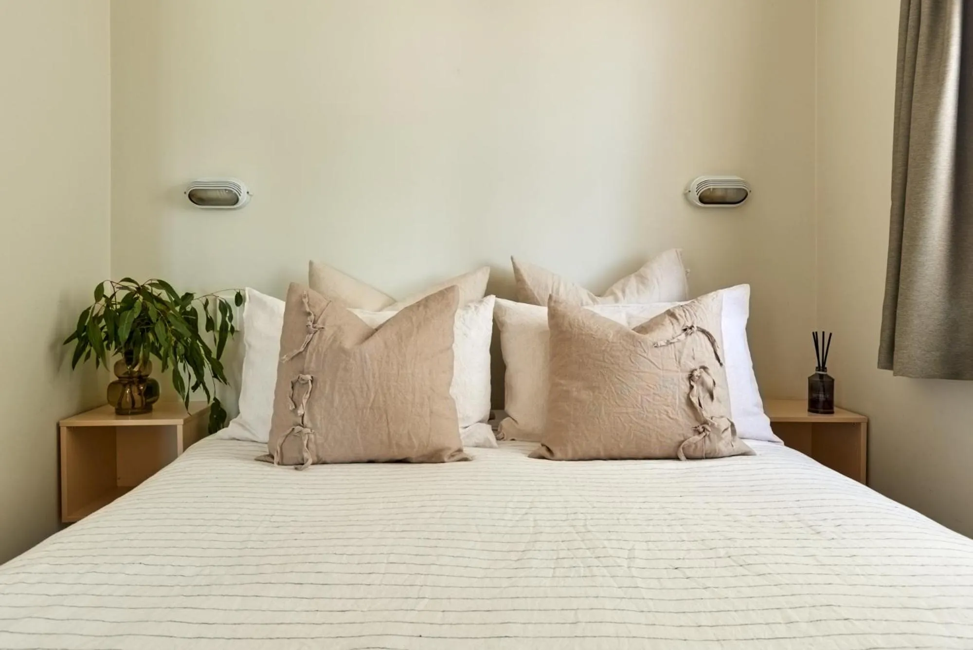 Bed in Tenterfield Lodge Caravan Park