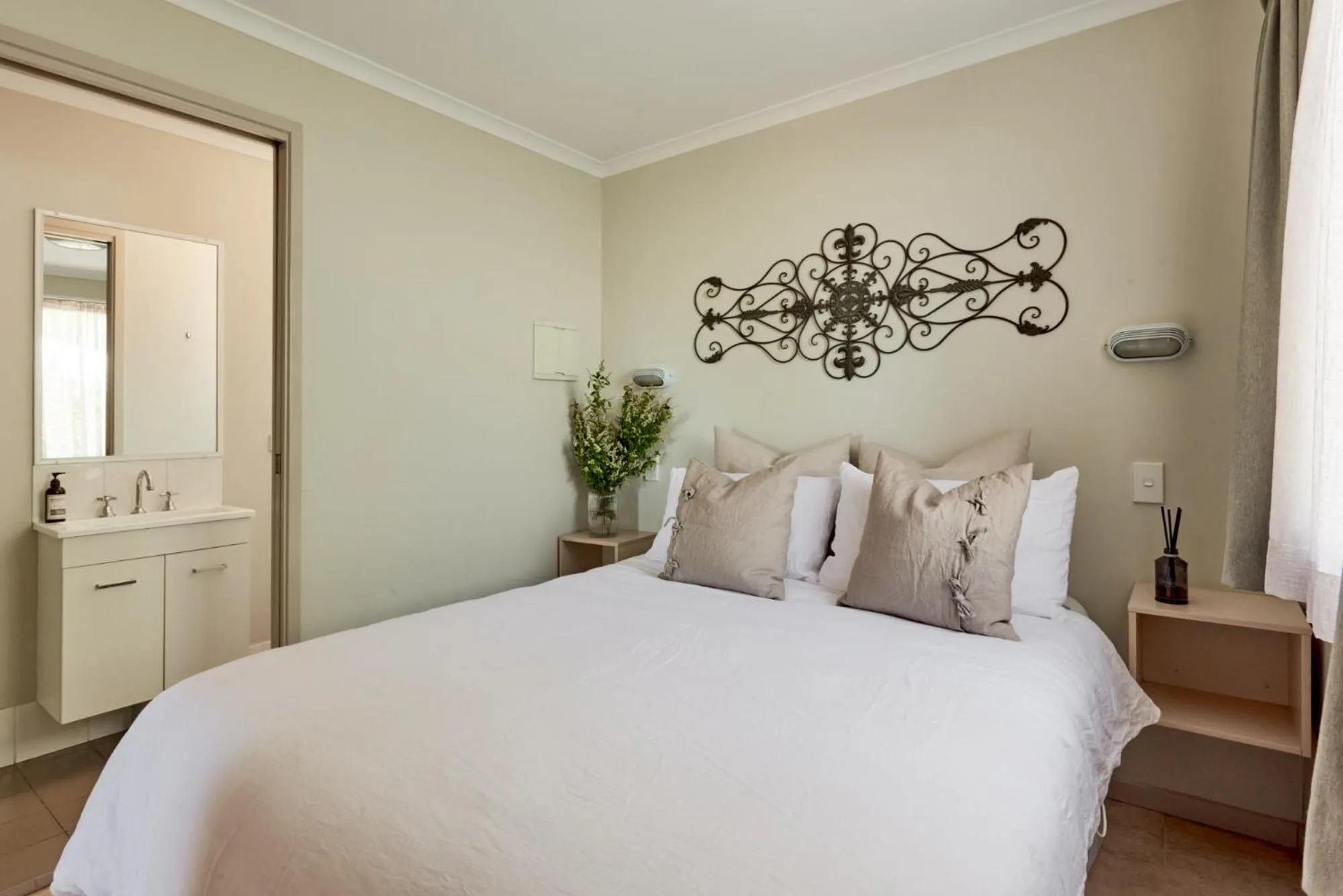 Bed in Tenterfield Lodge Caravan Park