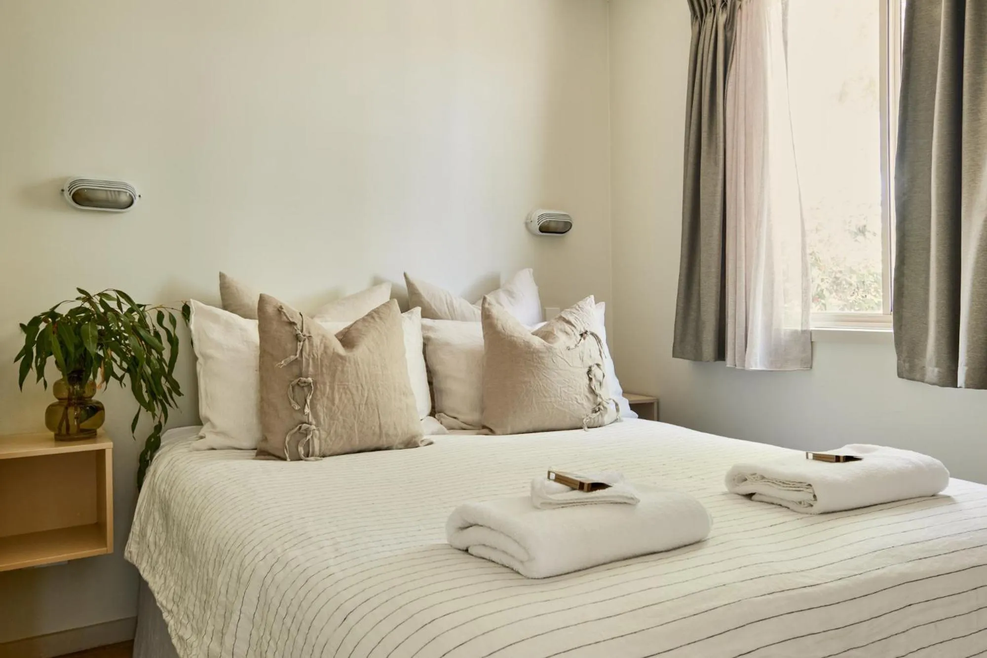 Bed in Tenterfield Lodge Caravan Park