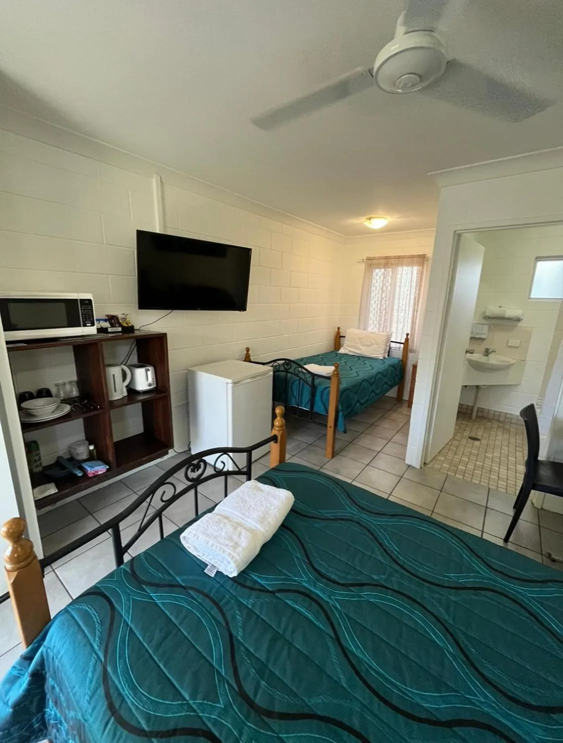 Restaurant/places to eat, Bed in Wongai Beach Hotel