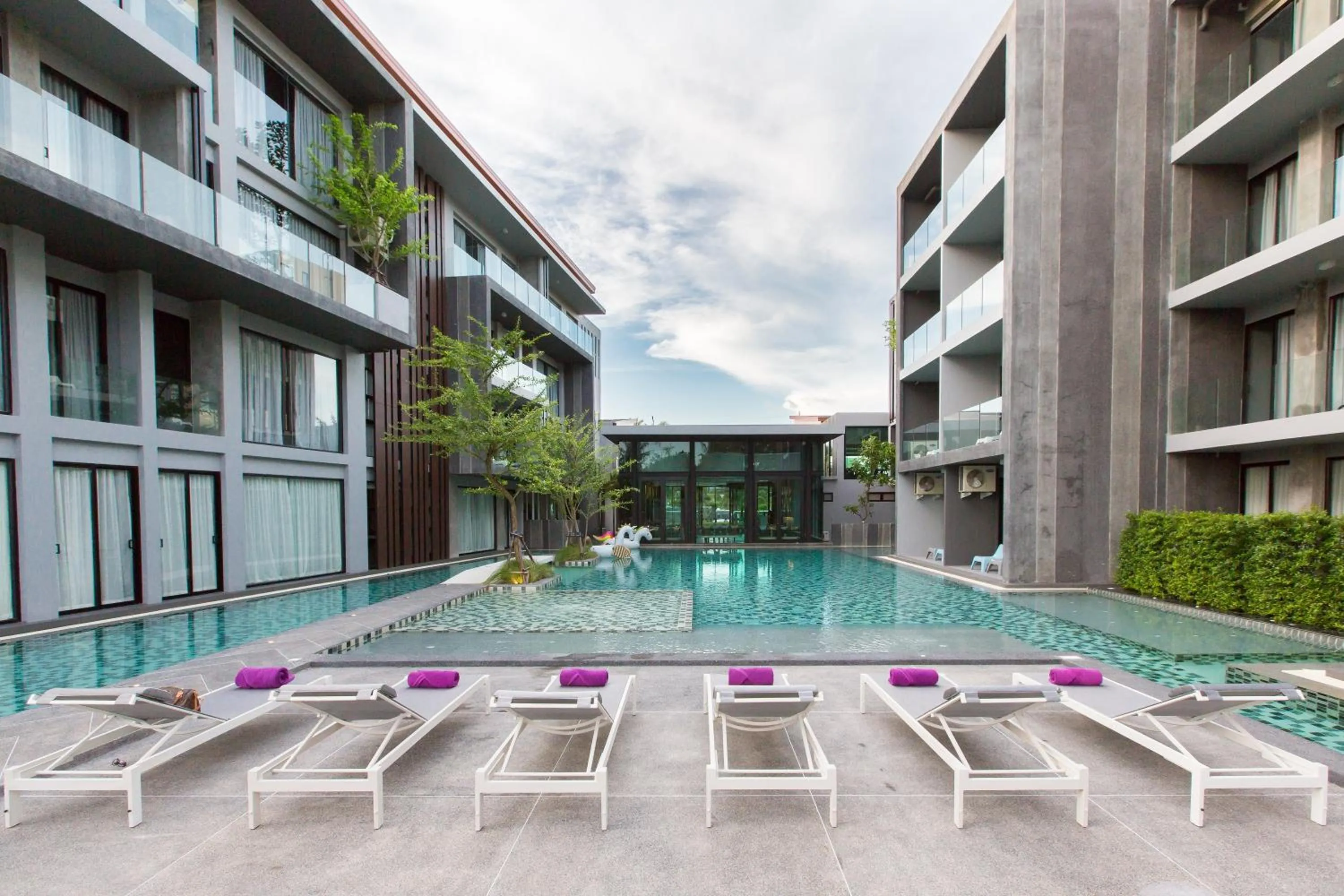 Swimming pool in Maya Phuket Airport Hotel-Naiyang Beach