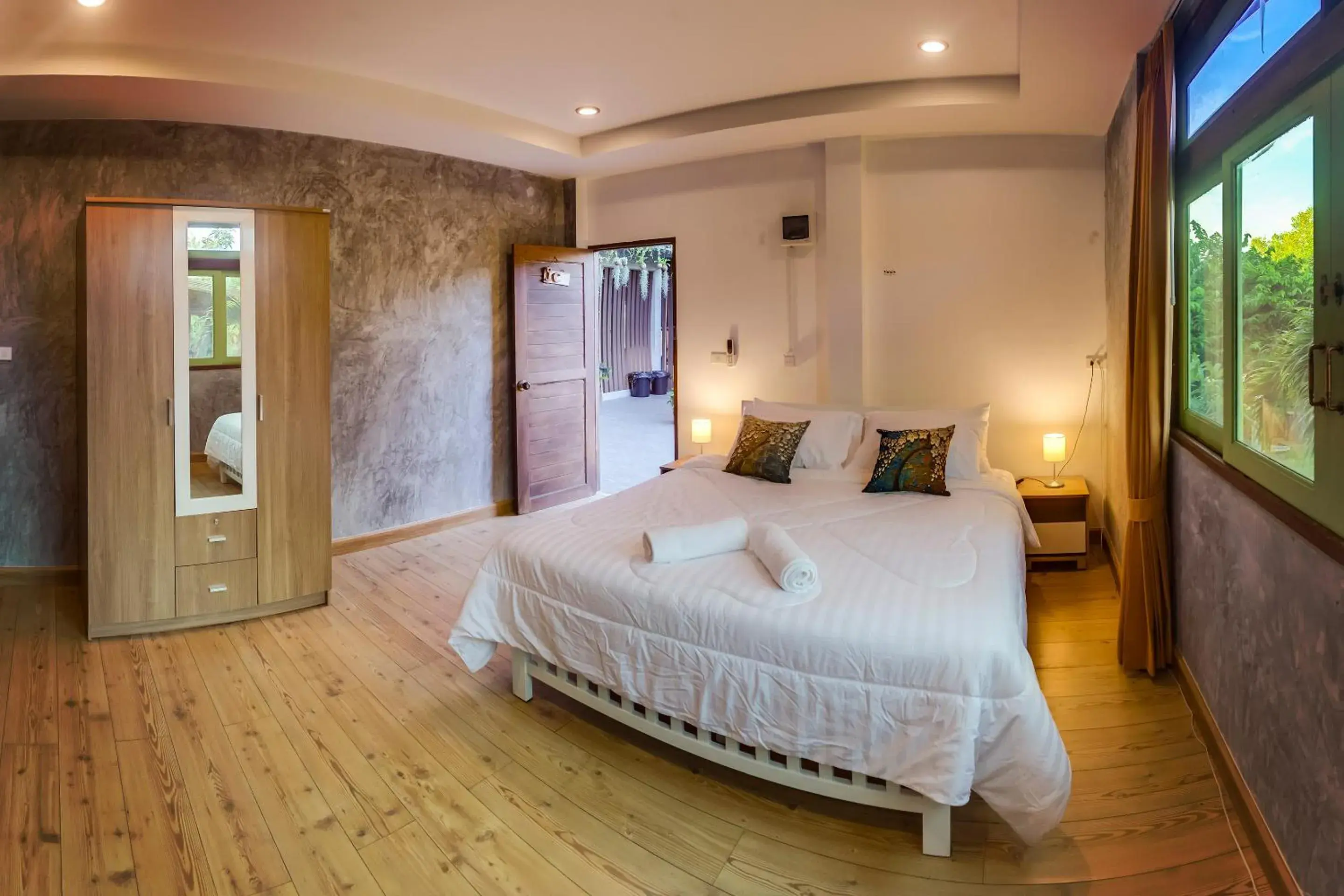 Deluxe King Suite in Tonmai Suites Deluxe King Suite in Tonmai Suites