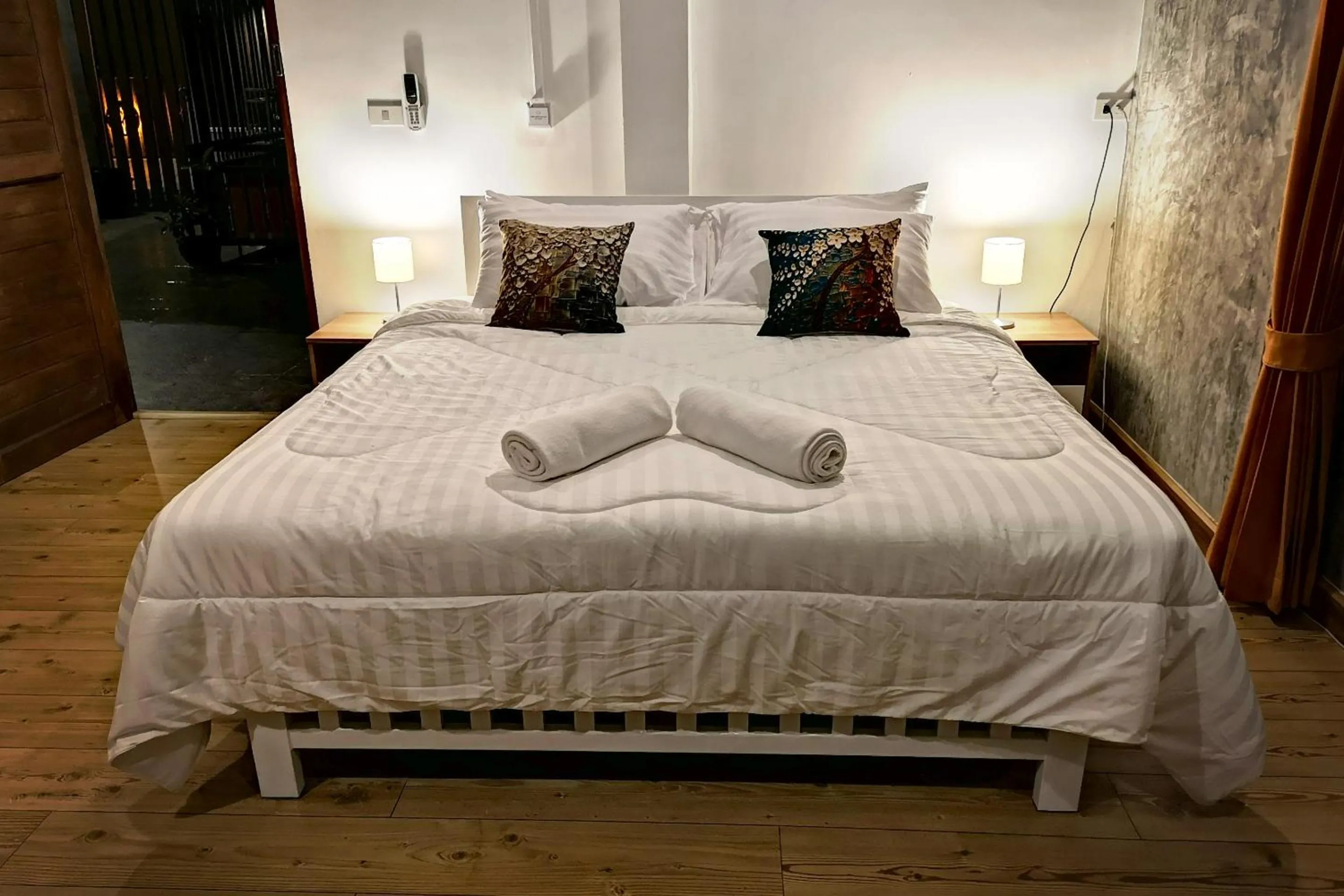 Bed in Tonmai Suites