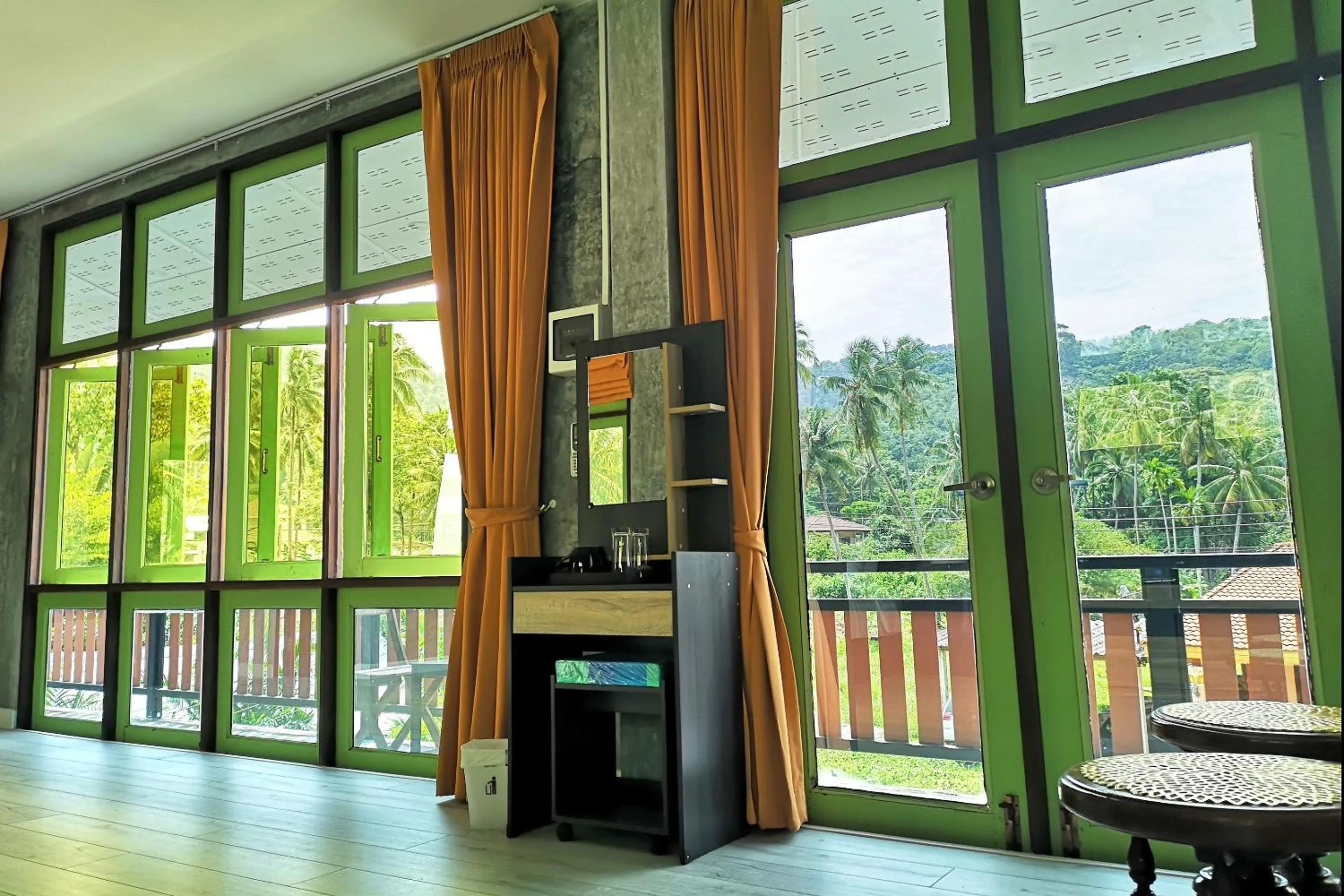 Mountain view in Tonmai Suites