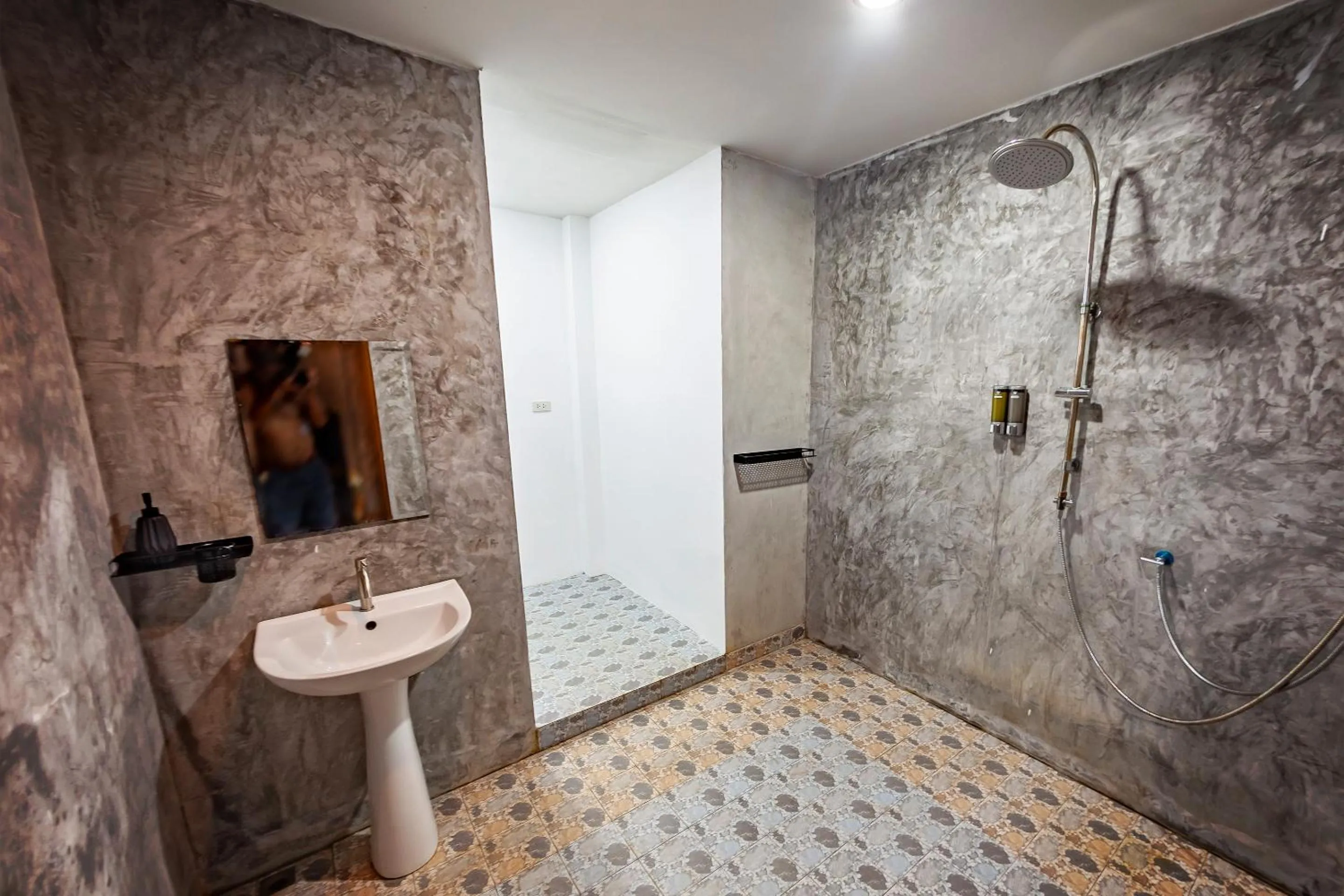 Bathroom in Tonmai Suites