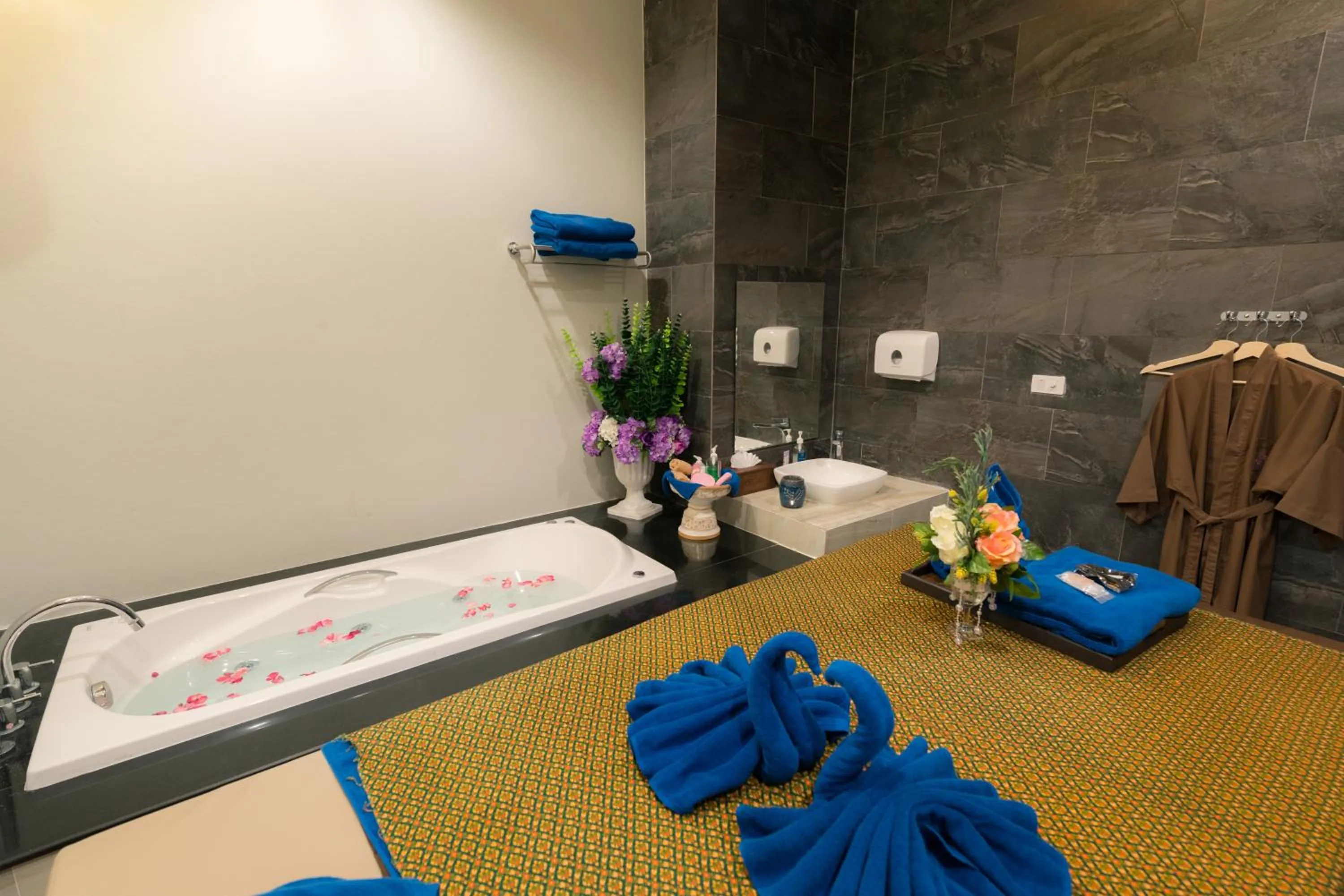 Massage, Bed in Grand Vista Hotel Chiangrai