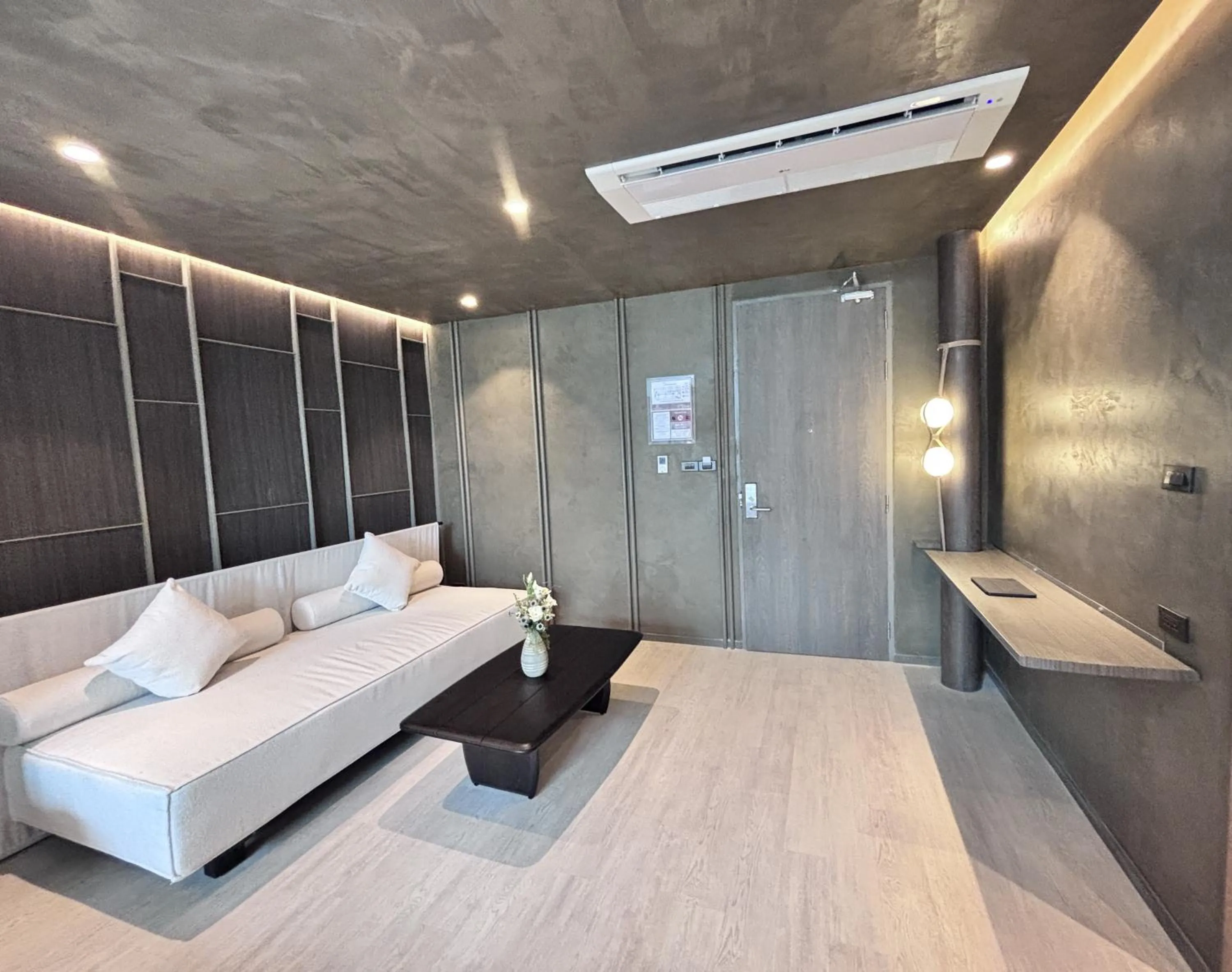 Living room, Bed in Grand Vista Hotel Chiangrai