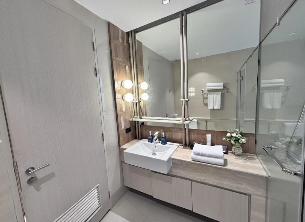 Shower in Grand Vista Hotel Chiangrai