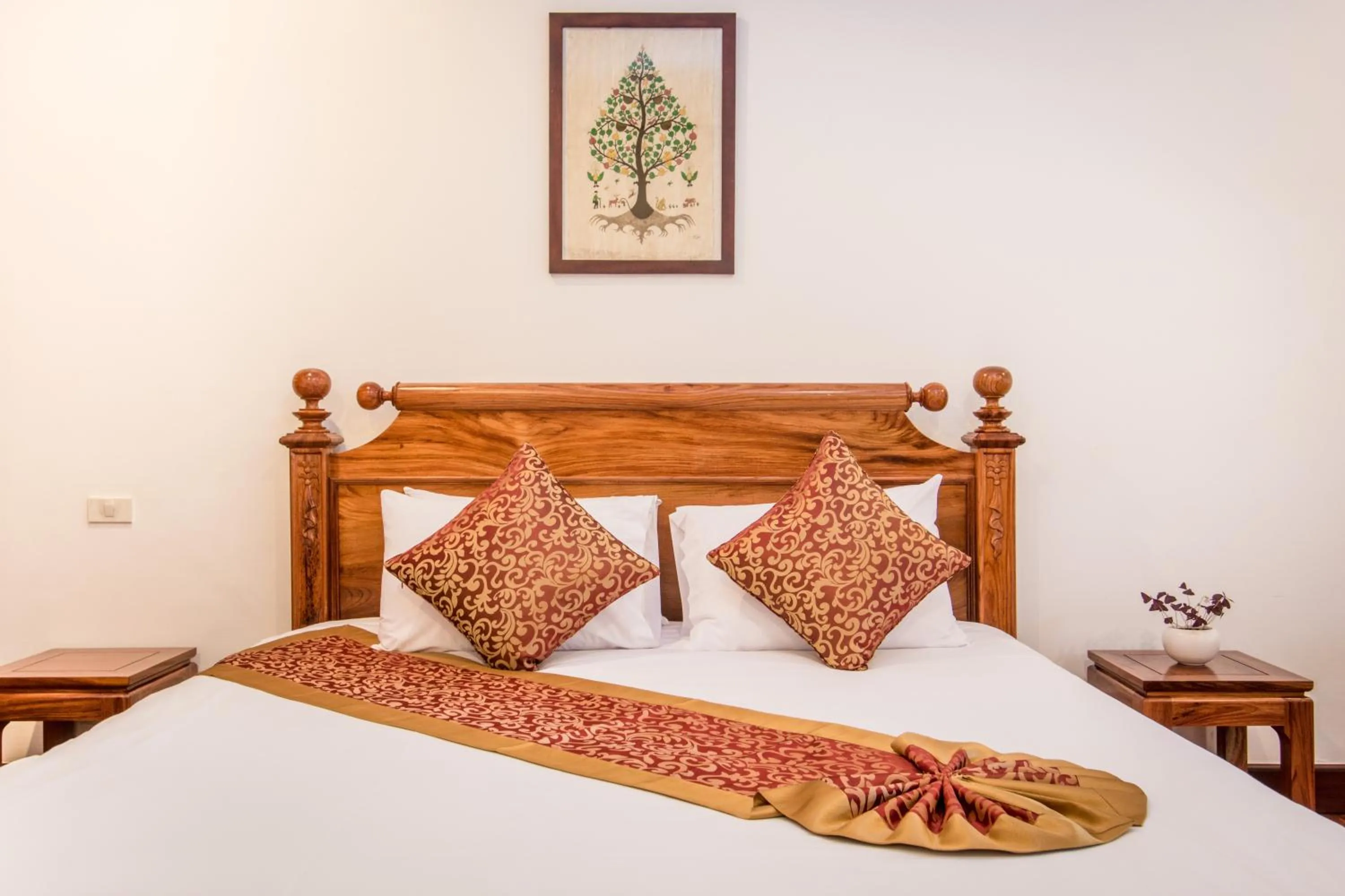 Shower, Bed in Villa Ang Thong