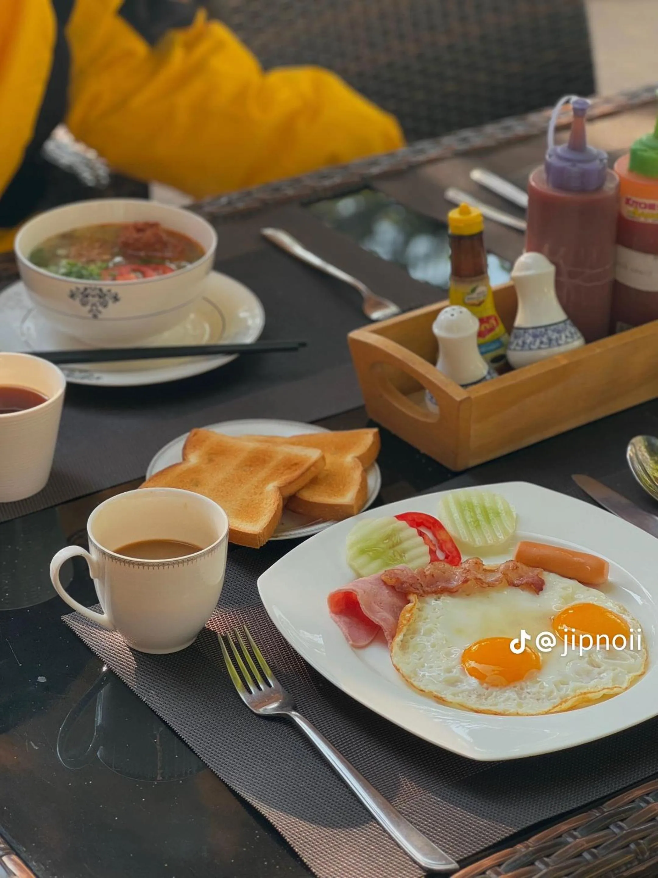 Breakfast in Villa Ang Thong