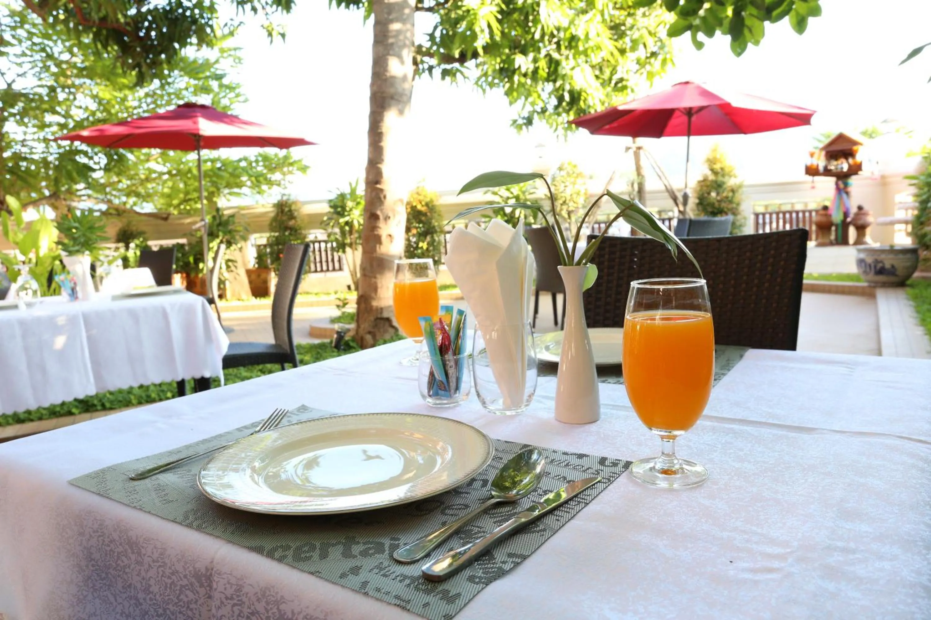 Restaurant/places to eat in Villa Ang Thong