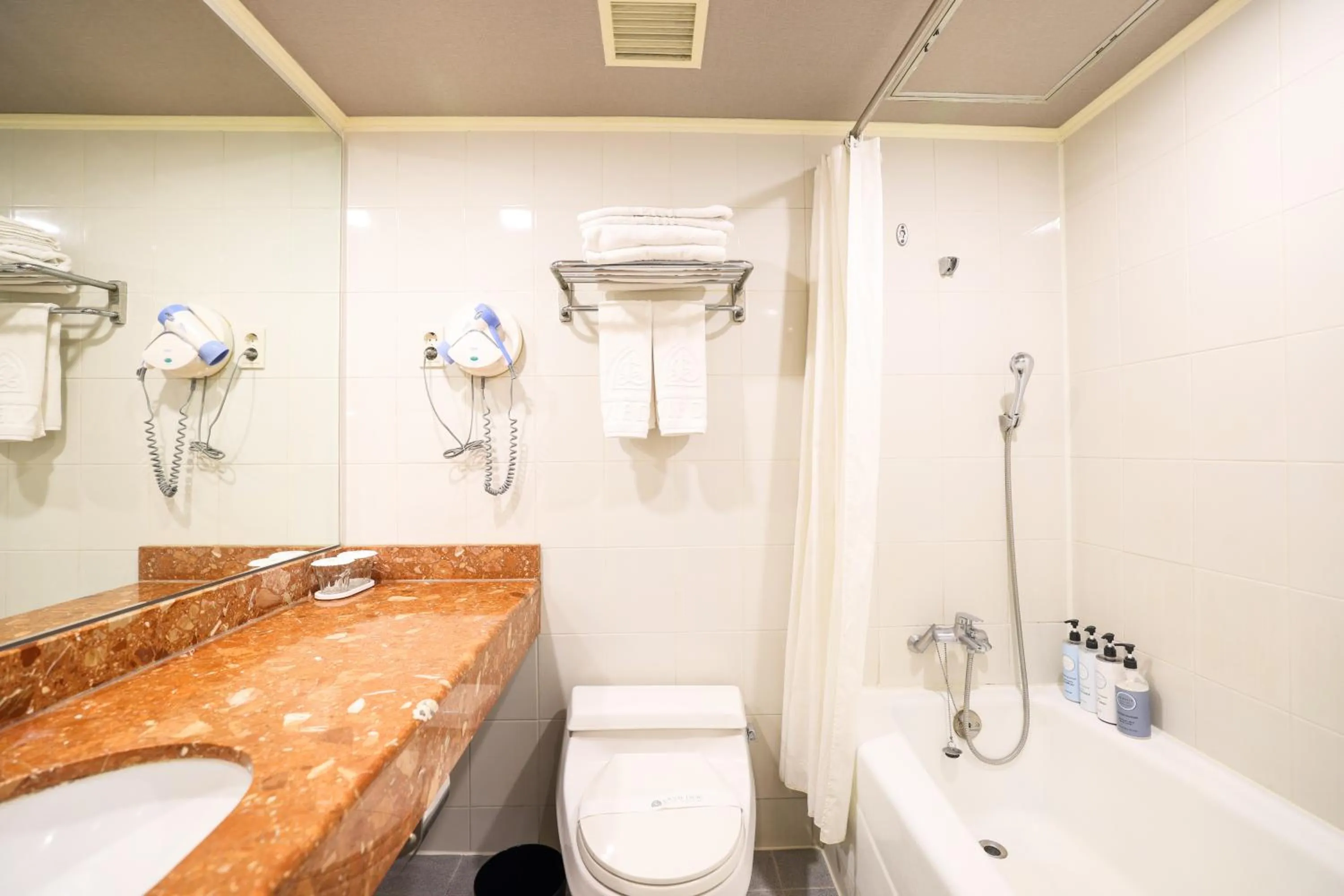 Shower in La Vie D'or Resort