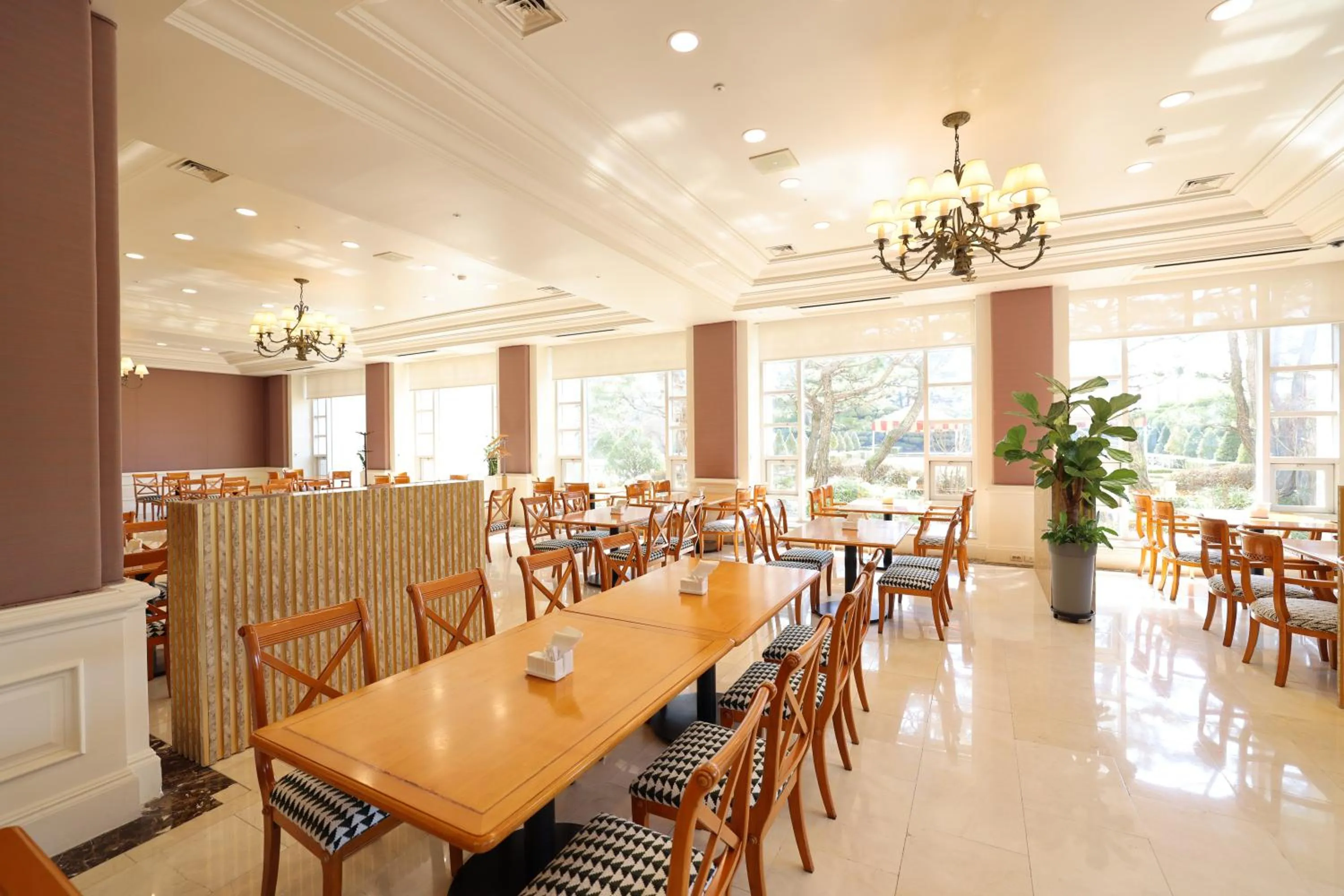 Restaurant/places to eat in La Vie D'or Resort