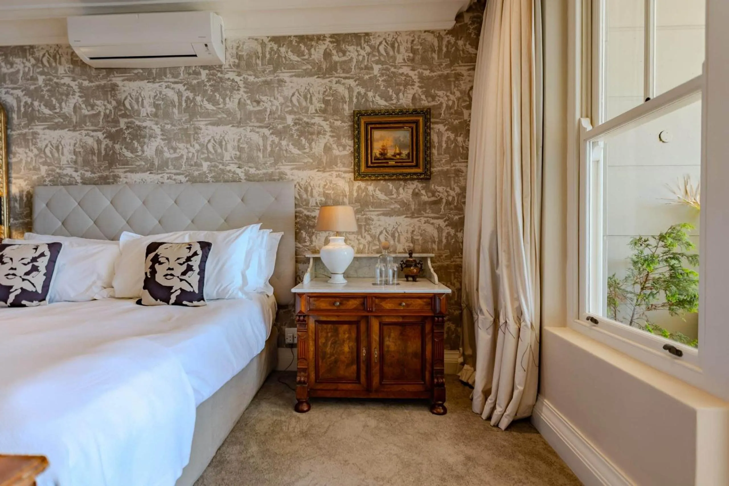 Bed in 21 Nettleton Boutique Hotel & Luxury Residence