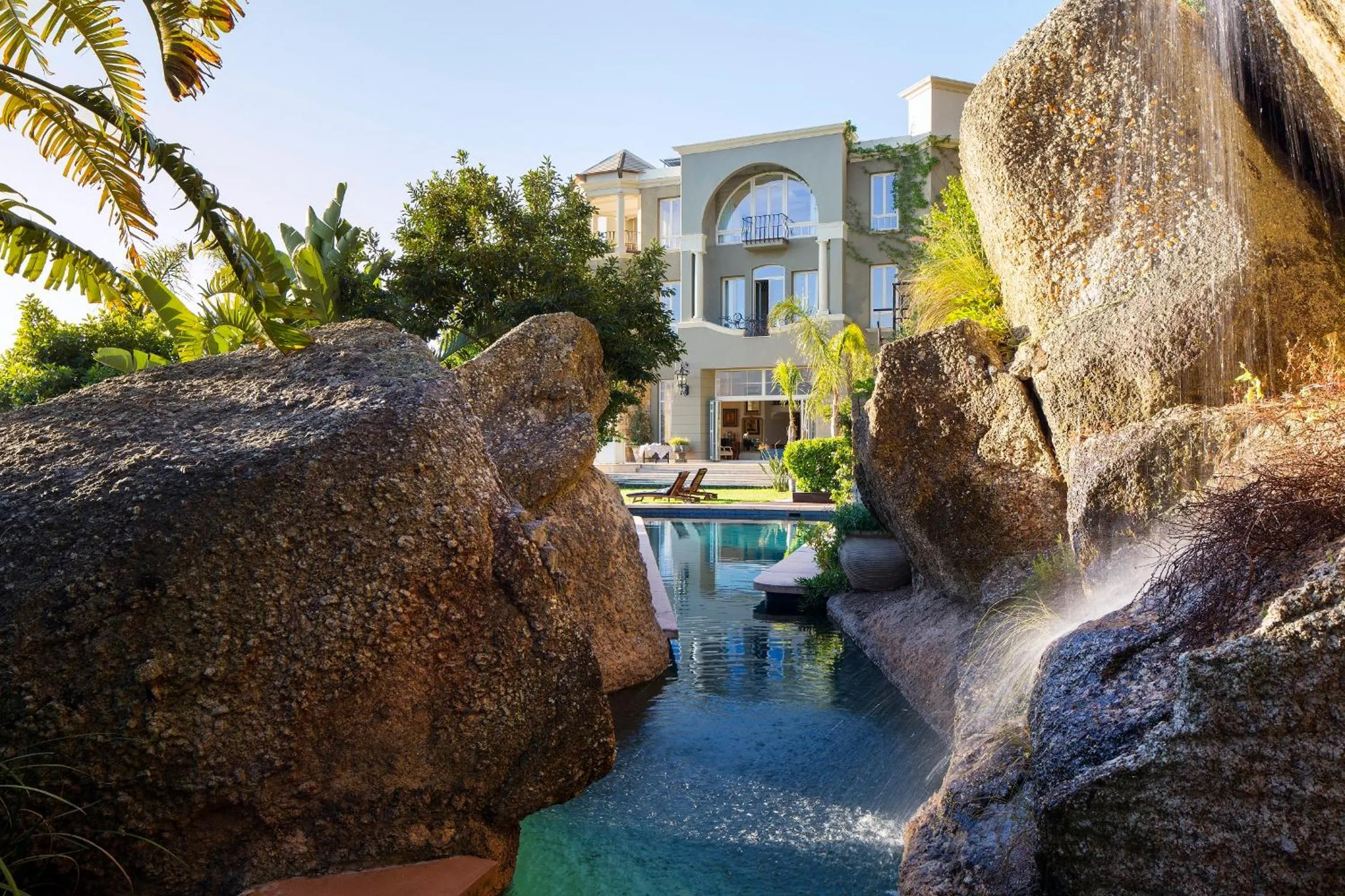 Day in 21 Nettleton Boutique Hotel & Luxury Residence