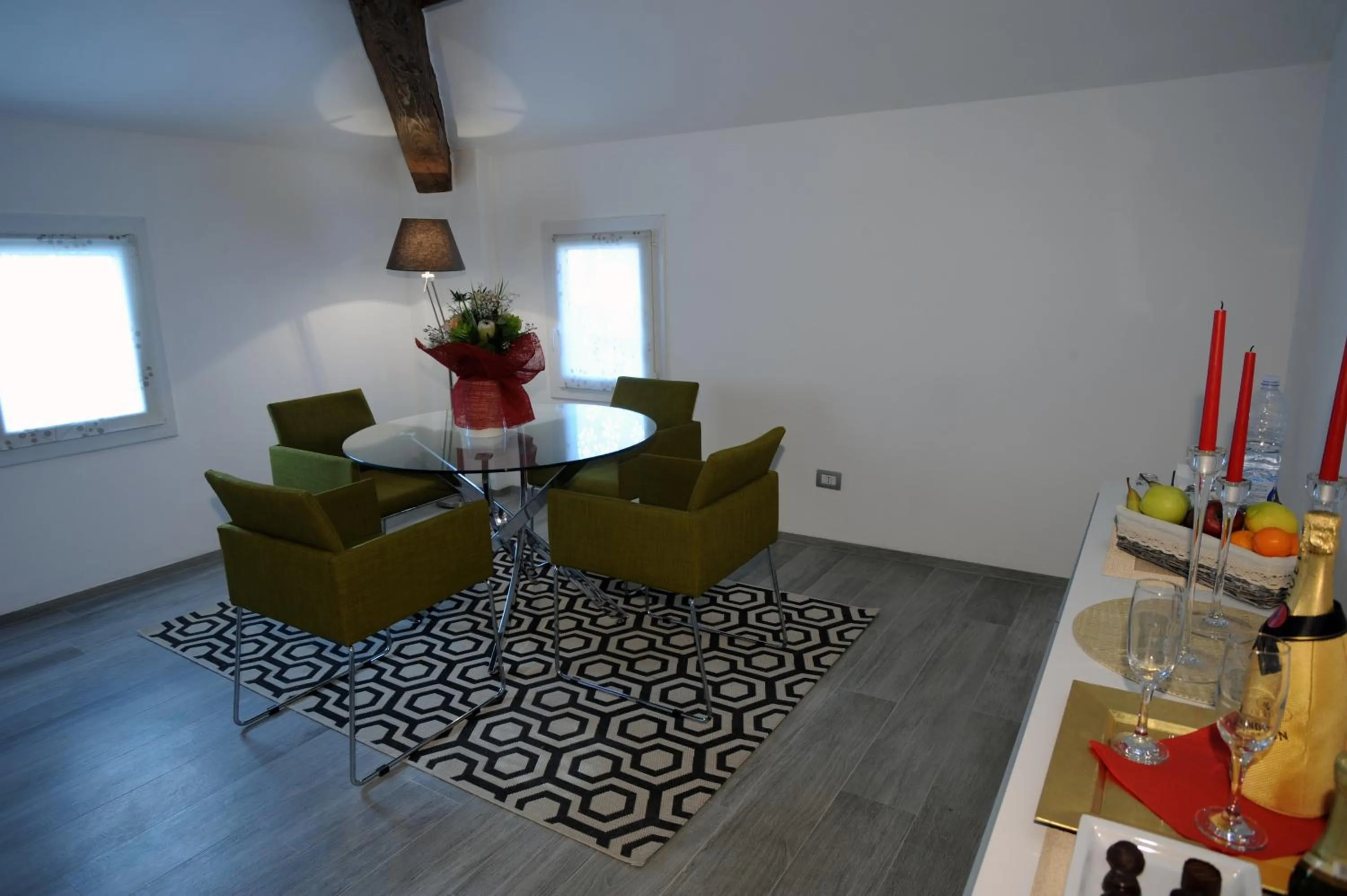 Communal lounge/ TV room in H5-5H Luxury Room